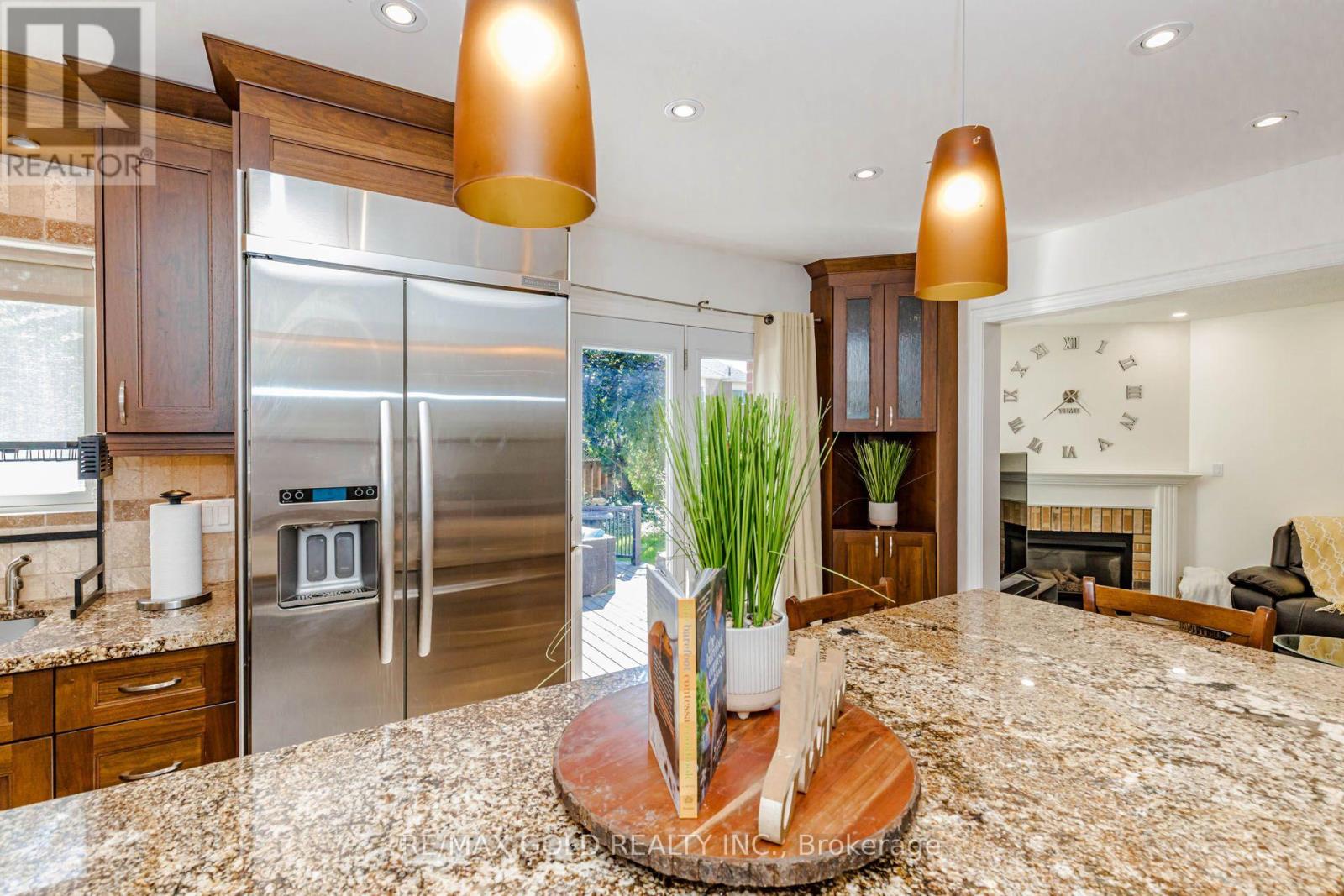 93 LAUCHLIN CRESCENT - 13
