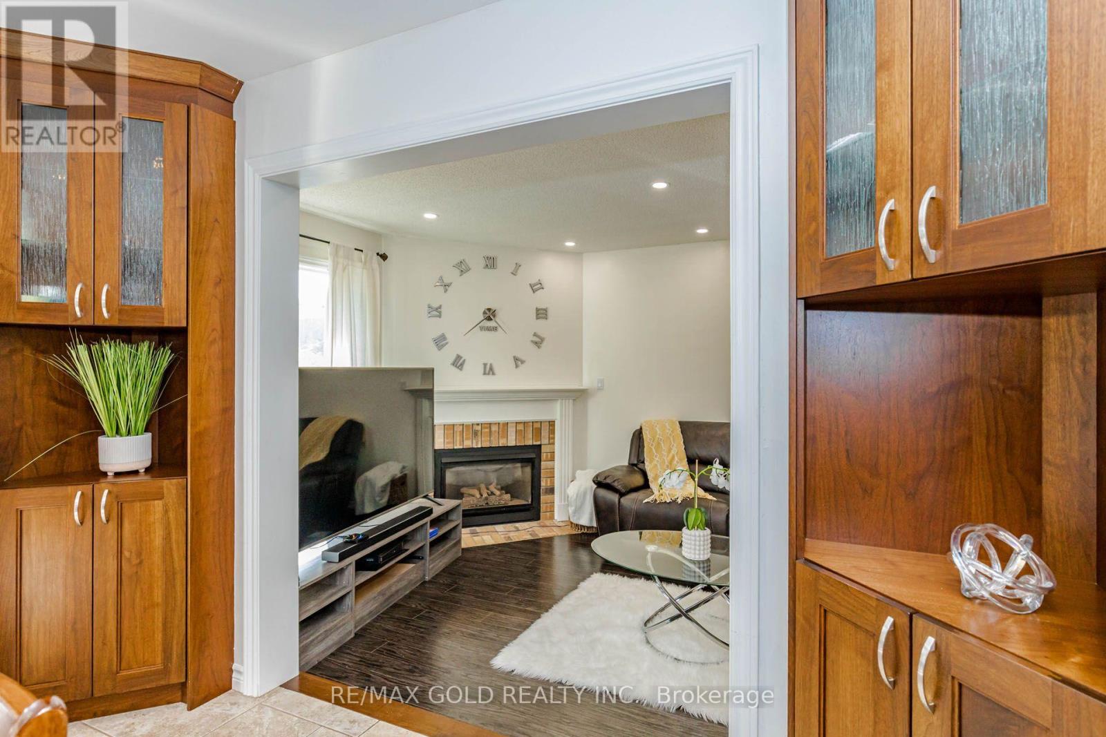 93 LAUCHLIN CRESCENT - 14
