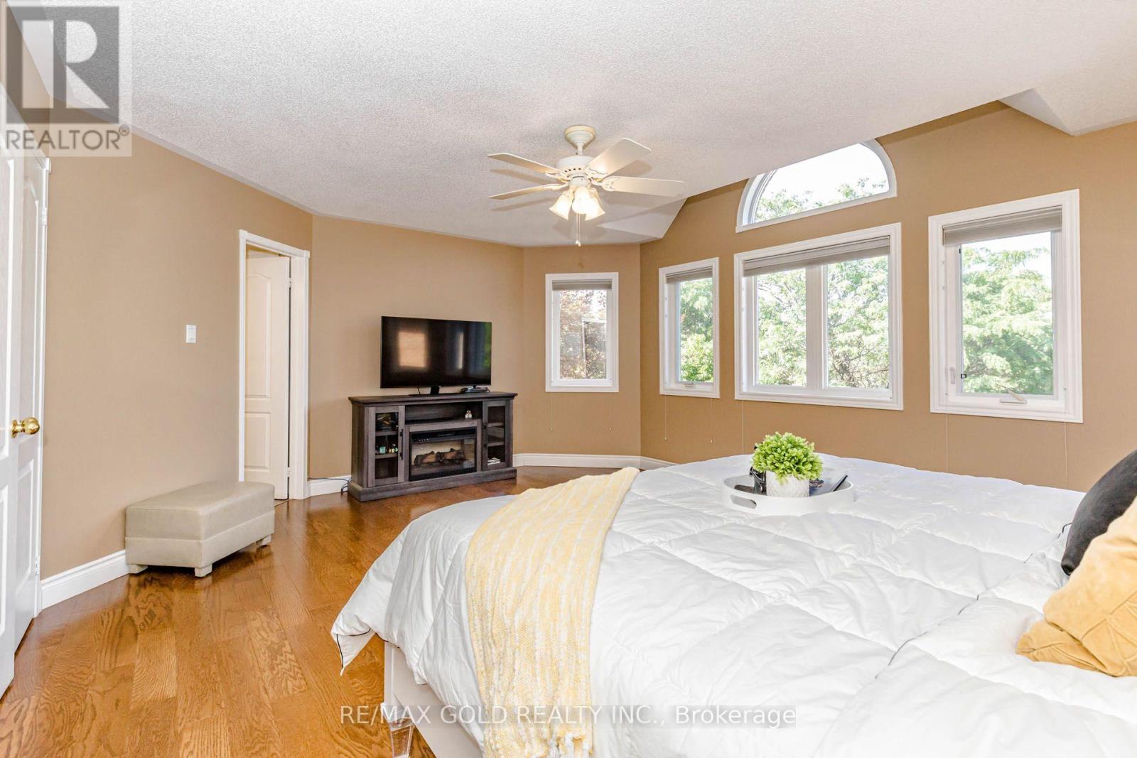 93 LAUCHLIN CRESCENT - 19