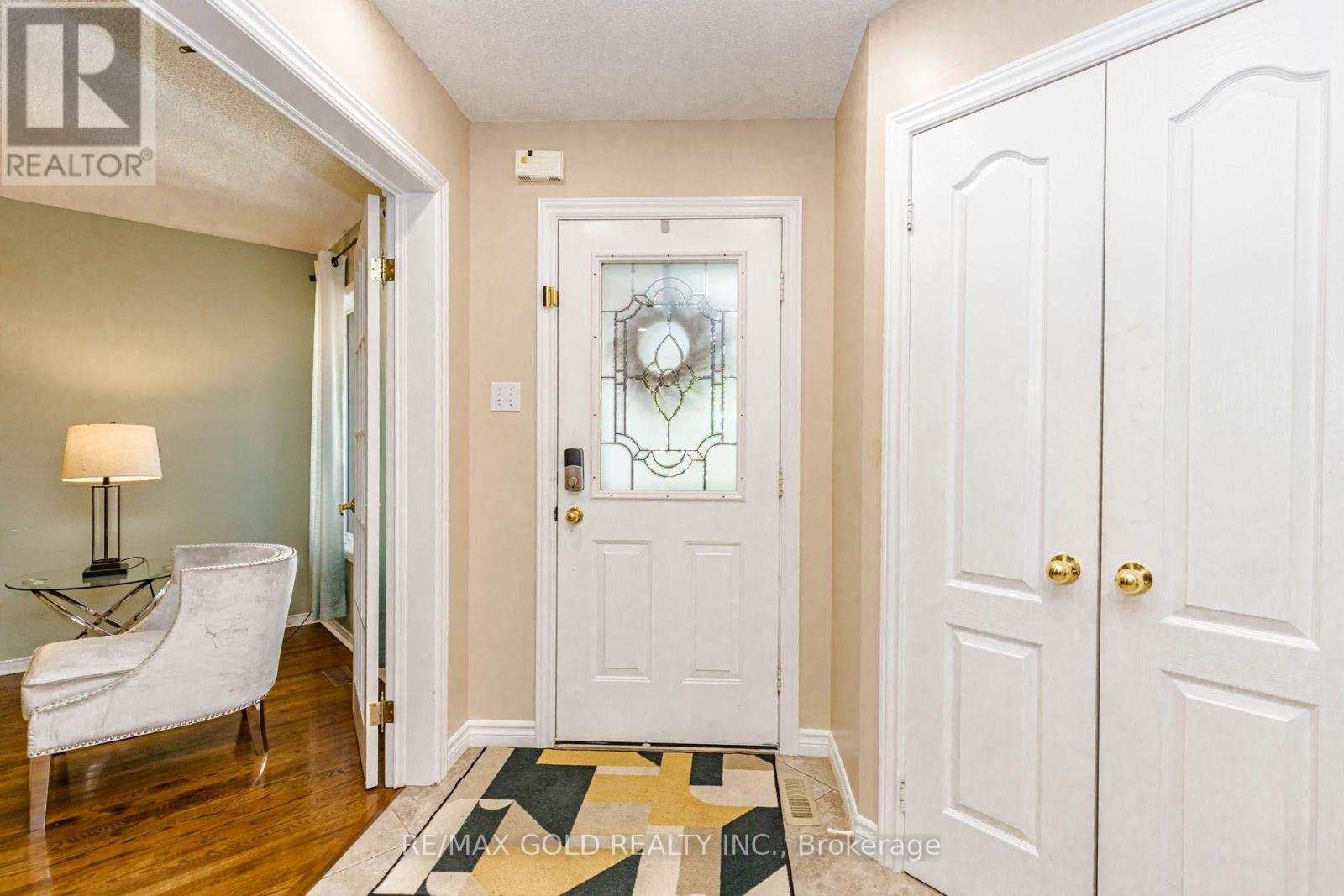 93 LAUCHLIN CRESCENT - 2