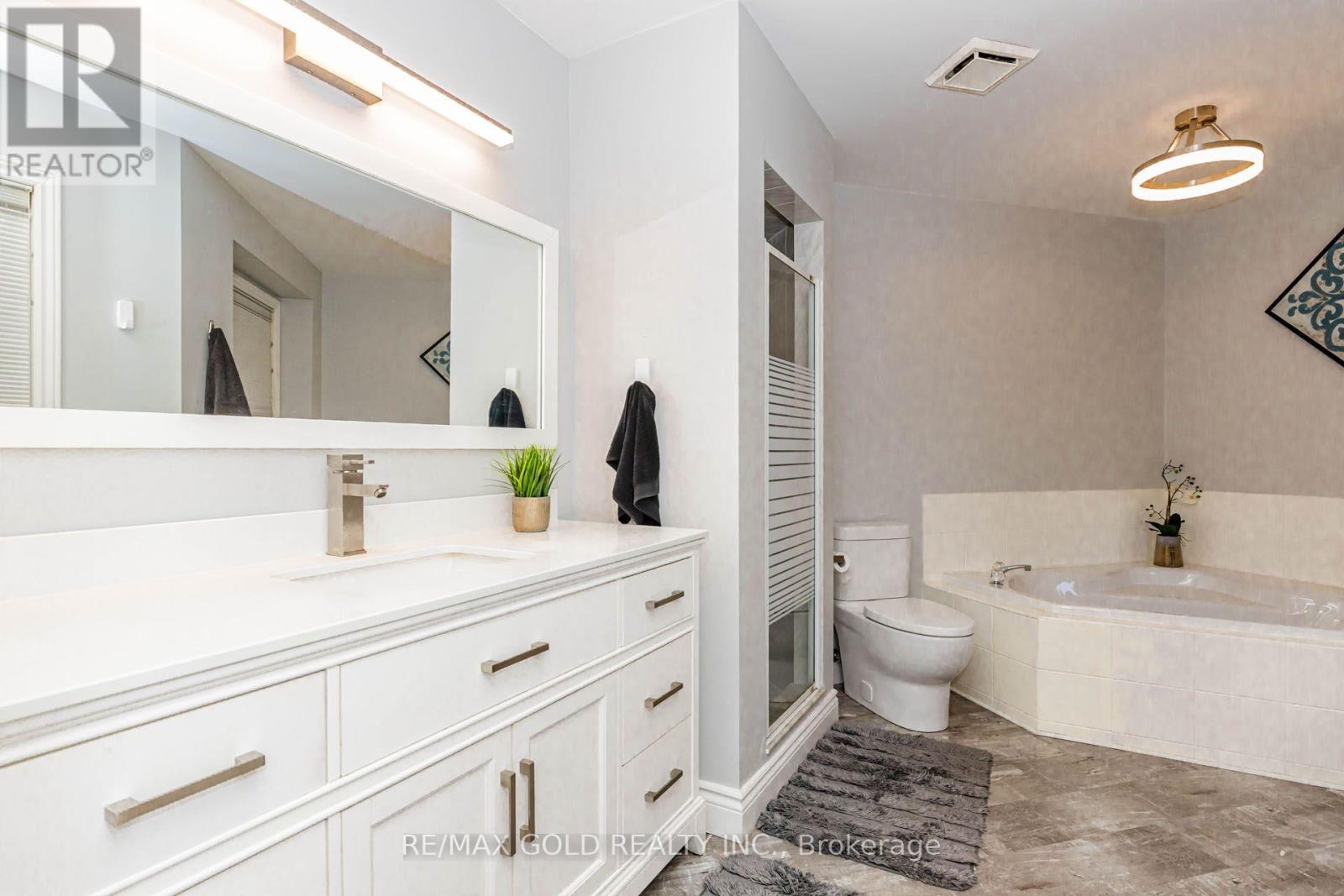 93 LAUCHLIN CRESCENT - 22