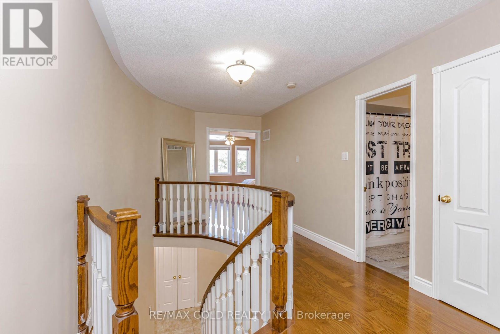 93 LAUCHLIN CRESCENT - 26