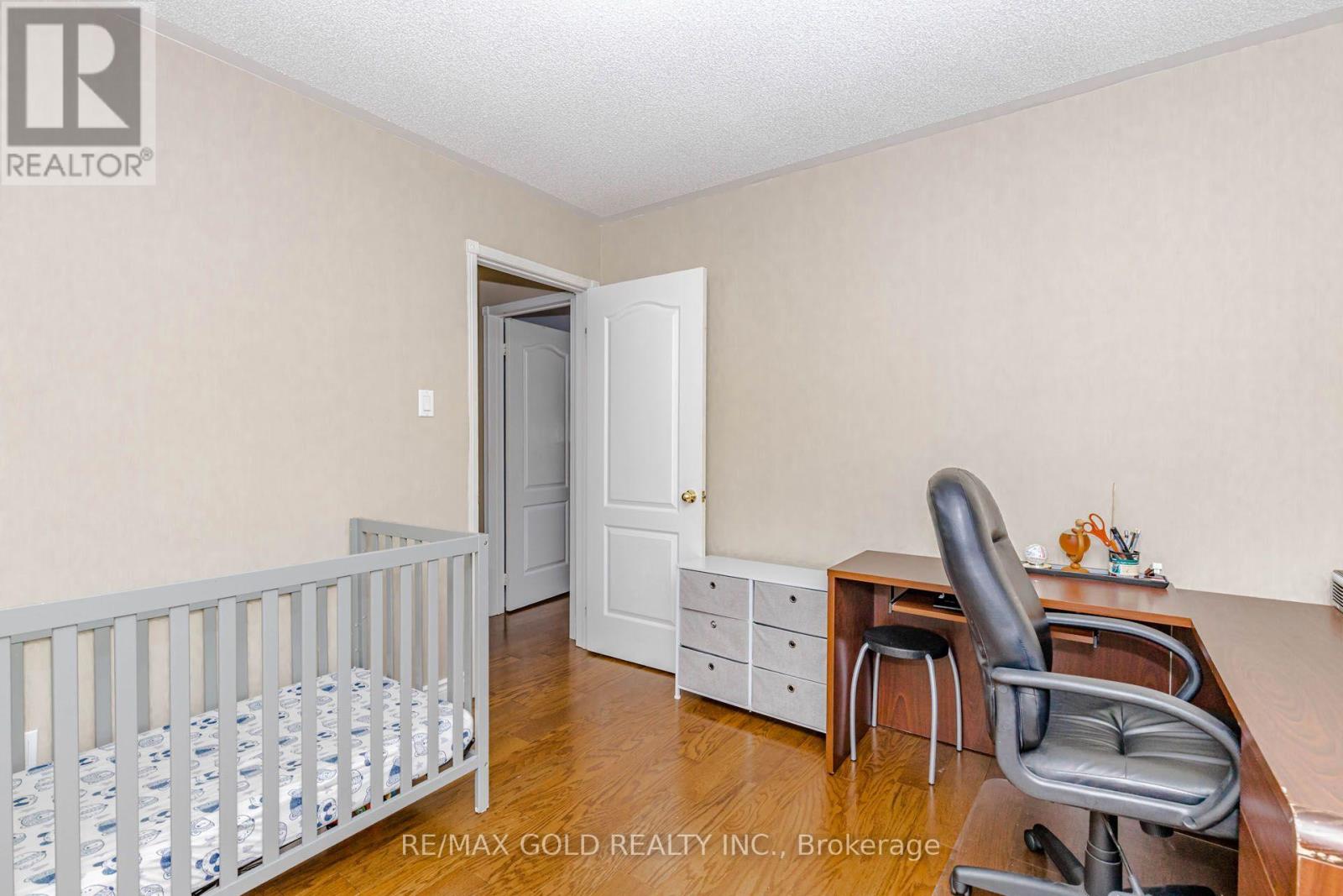 93 LAUCHLIN CRESCENT - 28