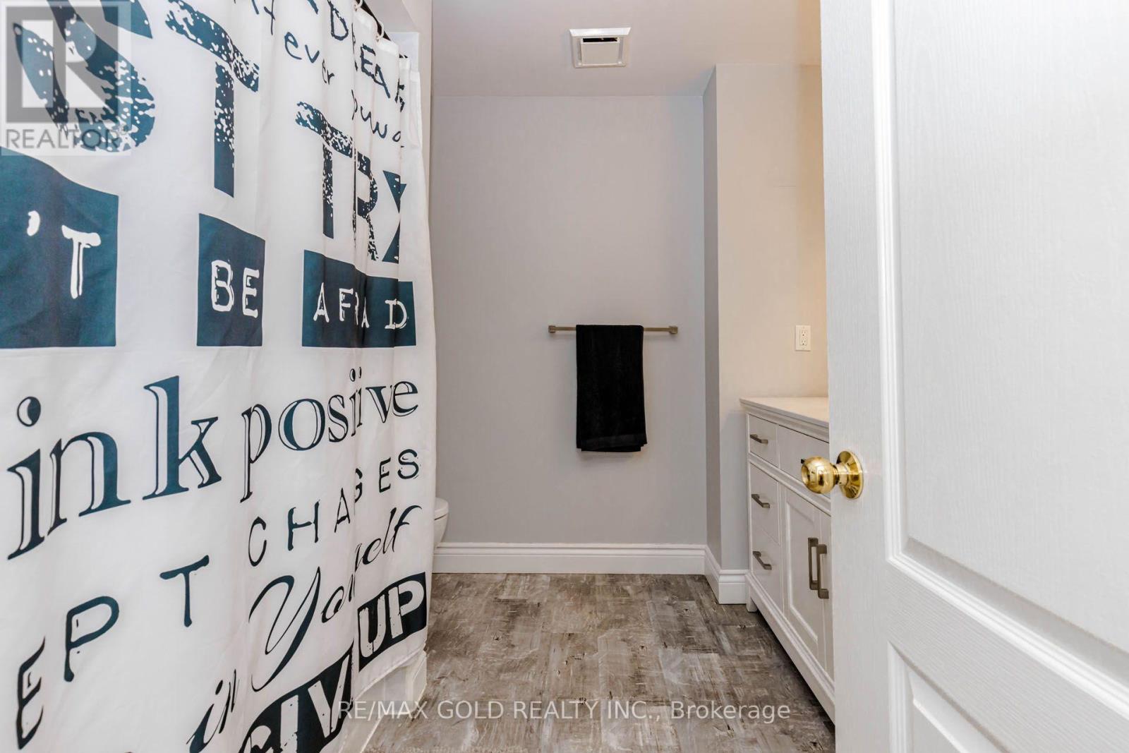 93 LAUCHLIN CRESCENT - 30