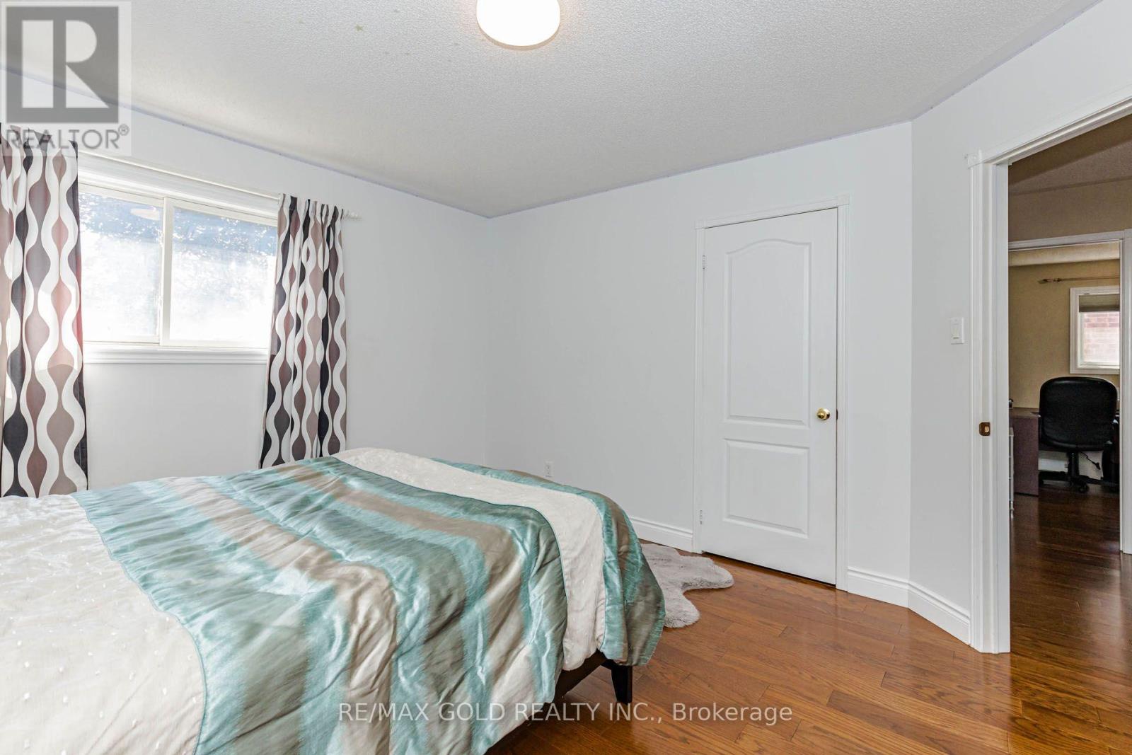 93 LAUCHLIN CRESCENT - 34