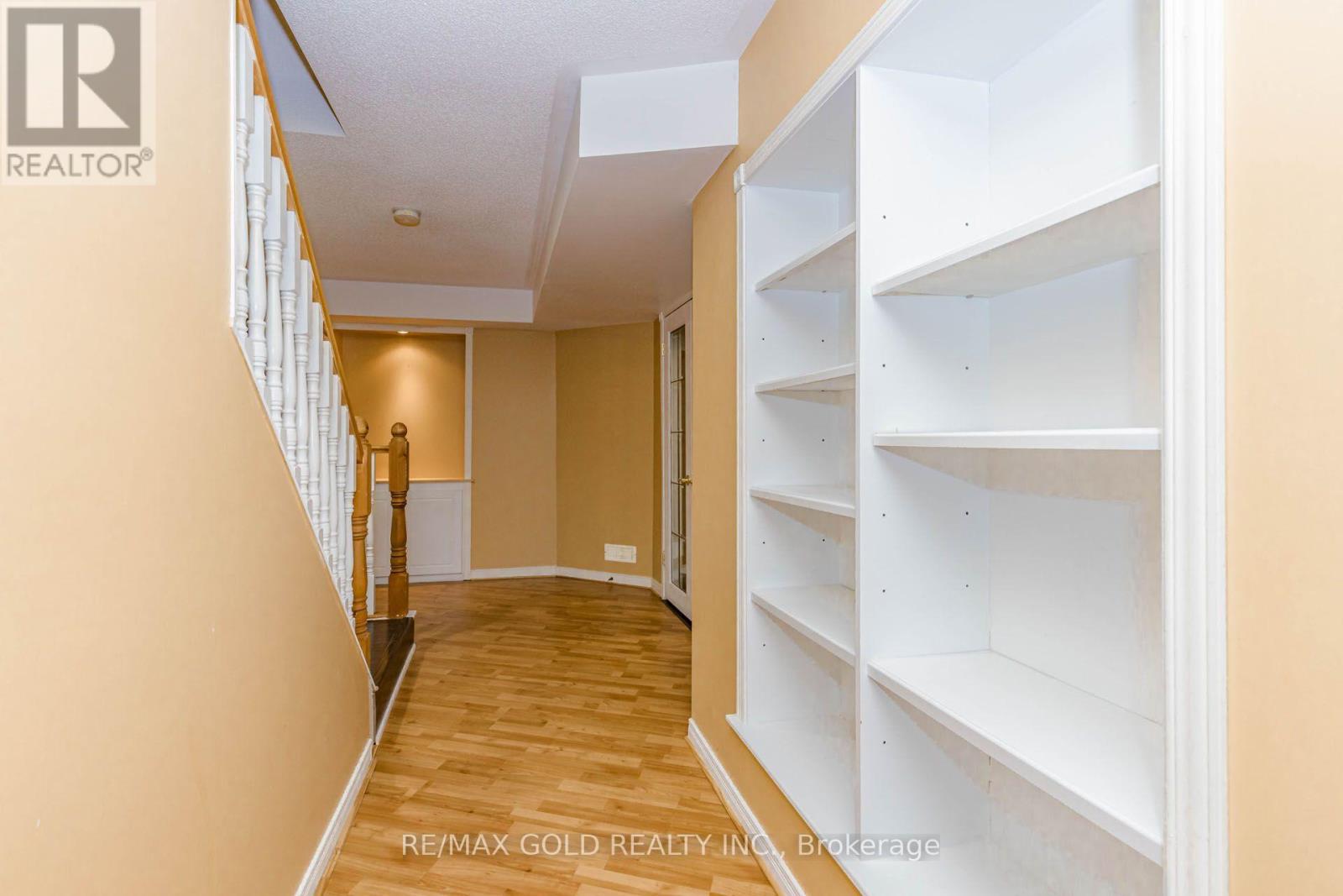 93 LAUCHLIN CRESCENT - 37