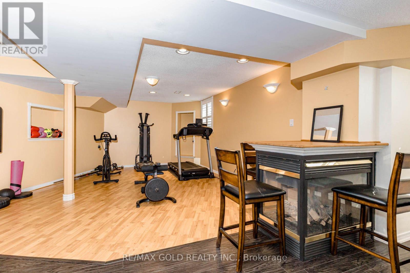 93 LAUCHLIN CRESCENT - 41
