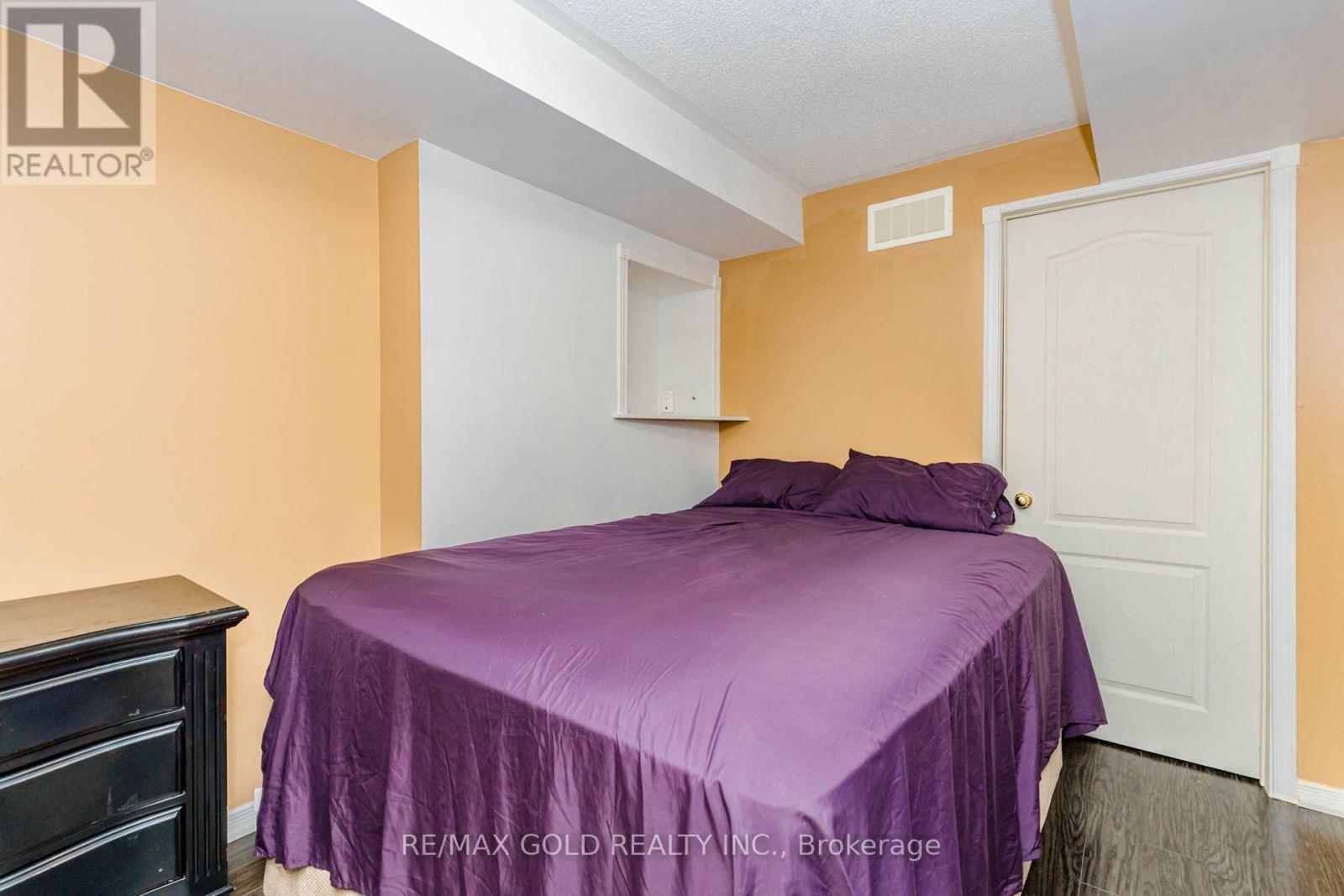 93 LAUCHLIN CRESCENT - 42