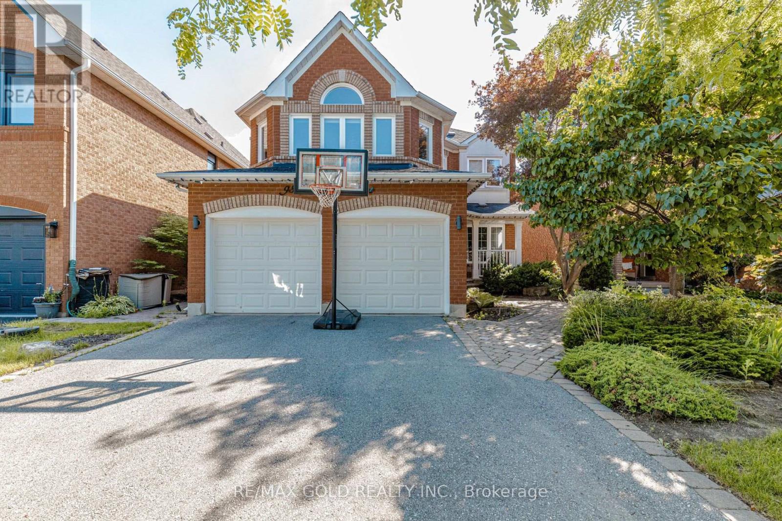93 LAUCHLIN CRESCENT - 49
