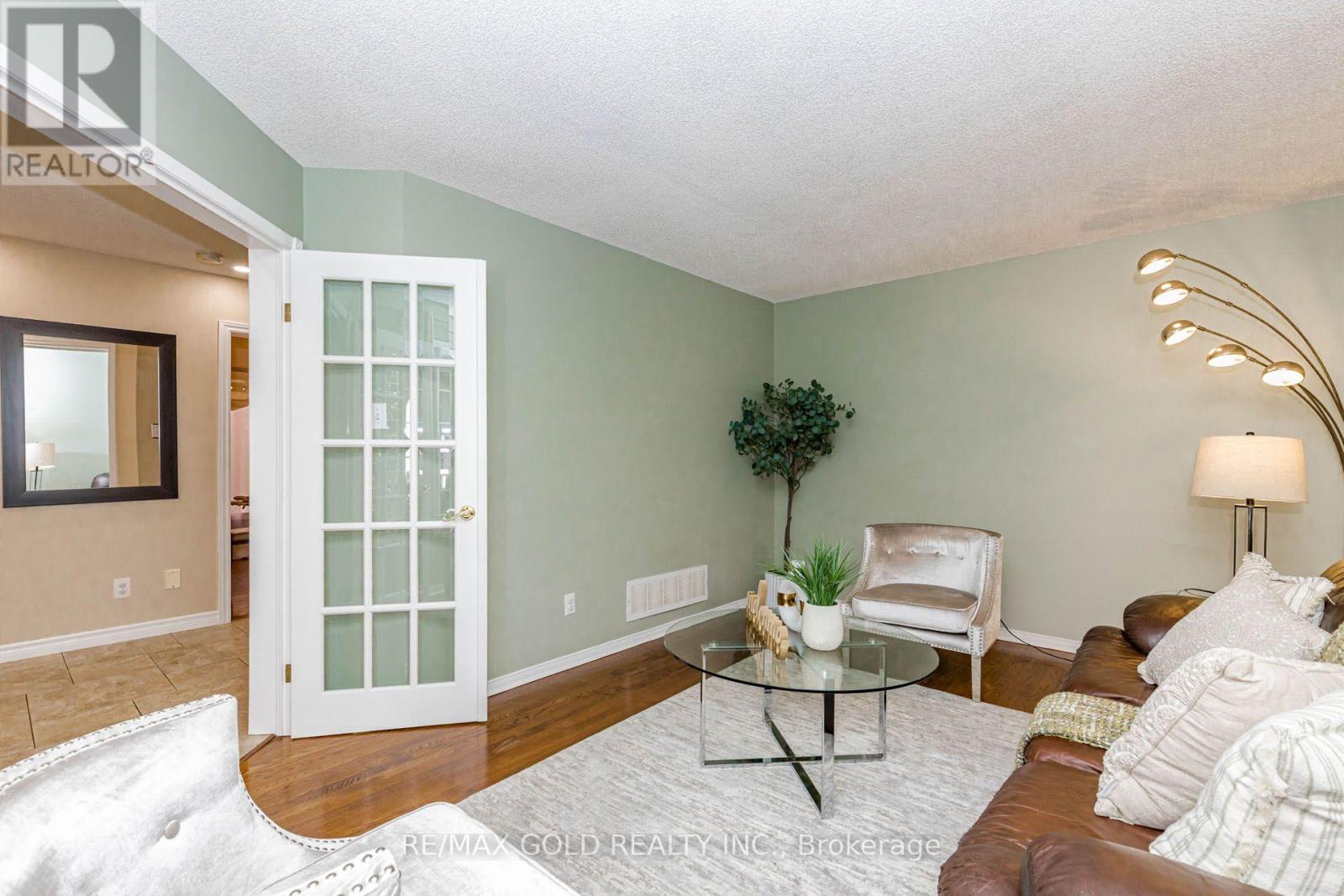 93 LAUCHLIN CRESCENT - 5