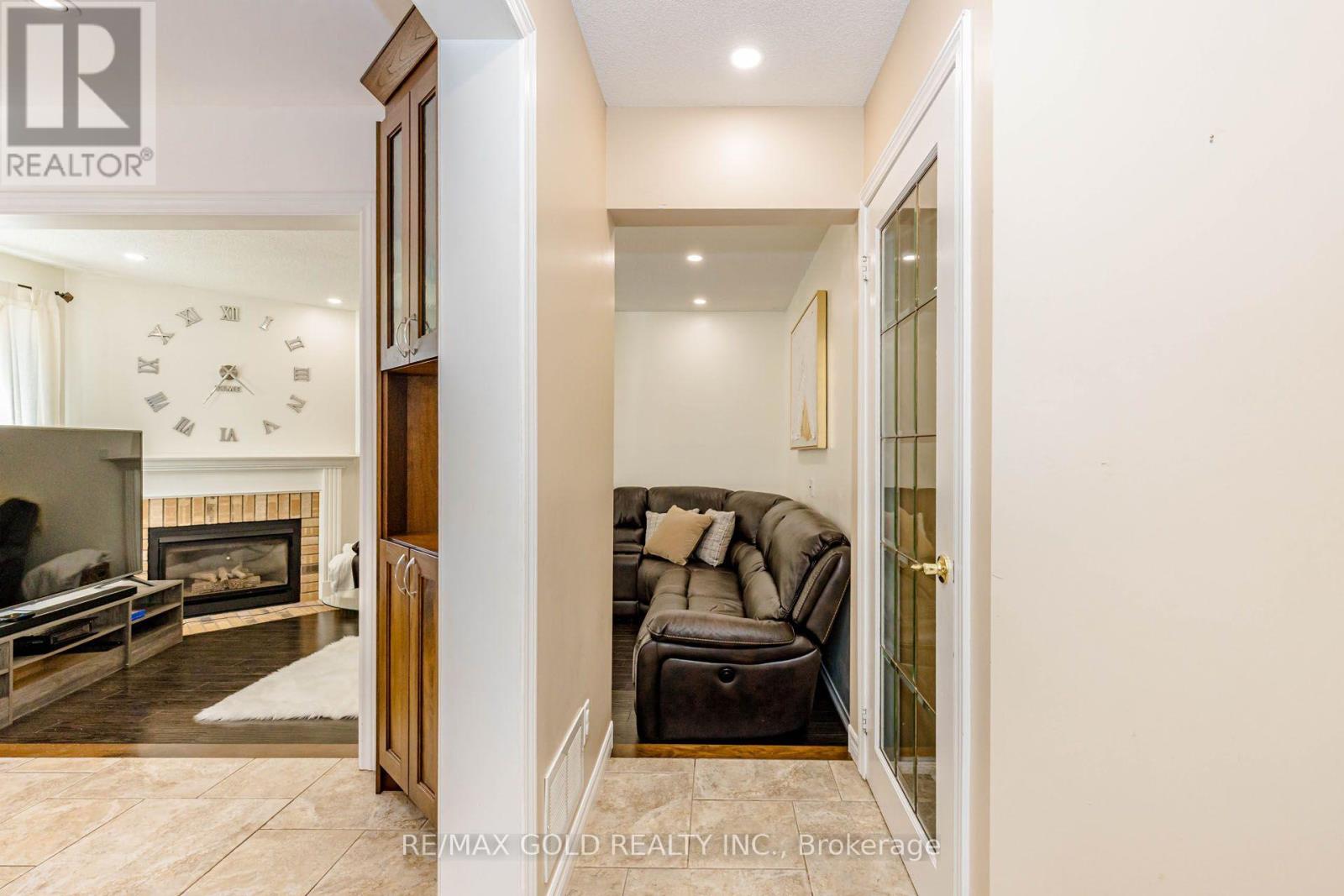 93 LAUCHLIN CRESCENT - 8