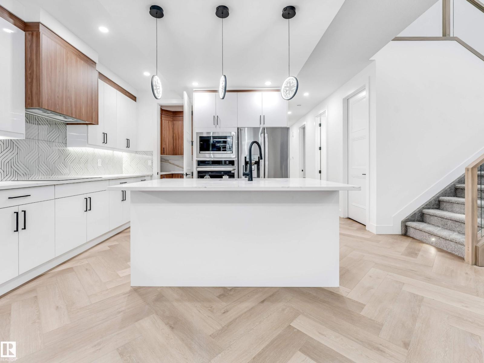 2346 63 AV NE - 14