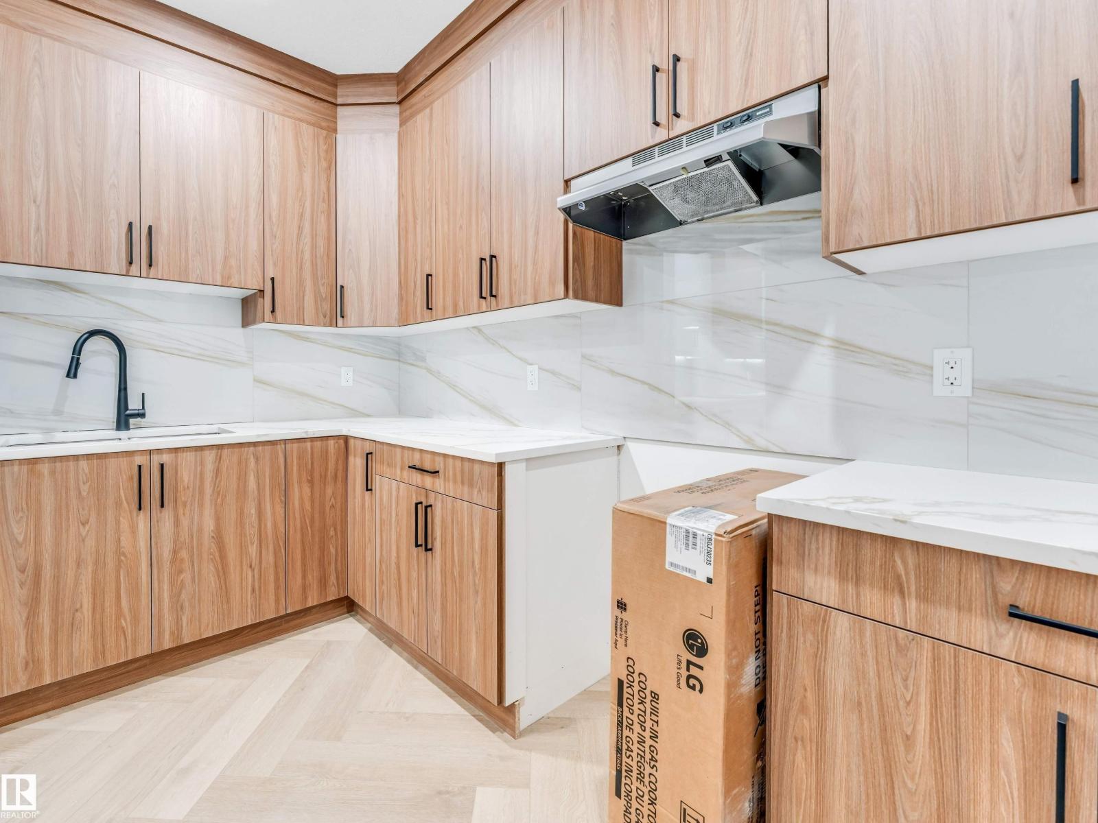 2346 63 AV NE - 23