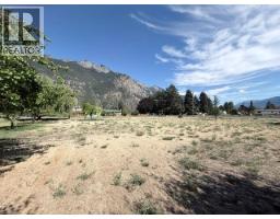 195 Hollywood Crescent, Lillooet, BC V0K1V0 Photo 6