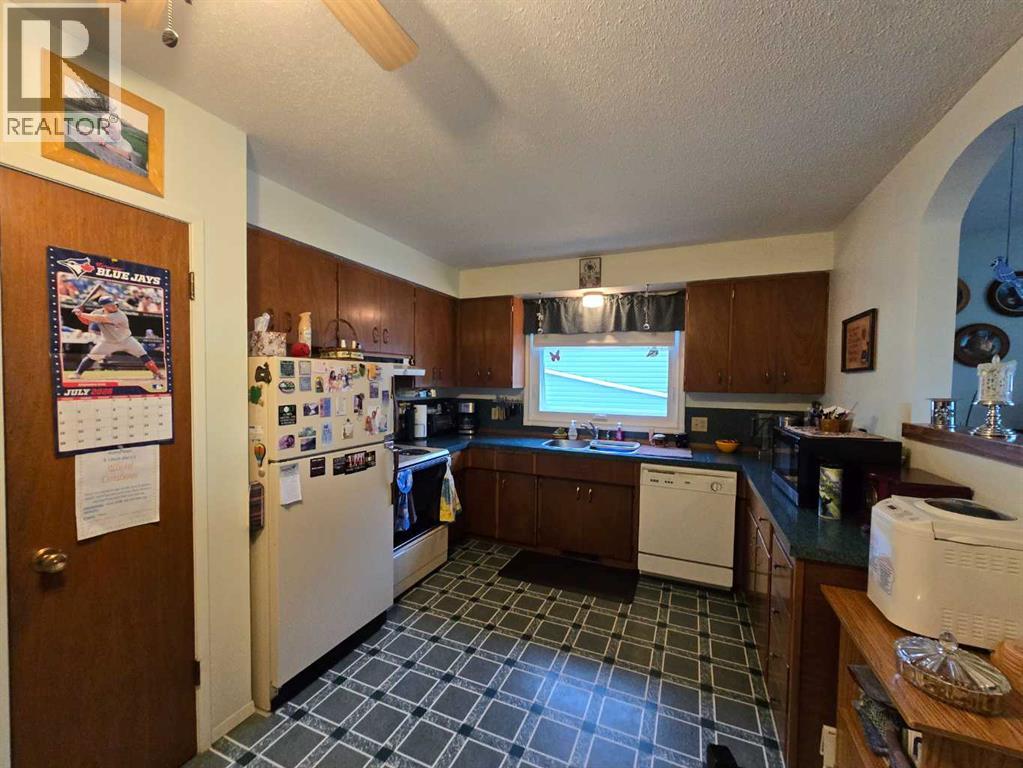4610 52 Avenue — photo 10