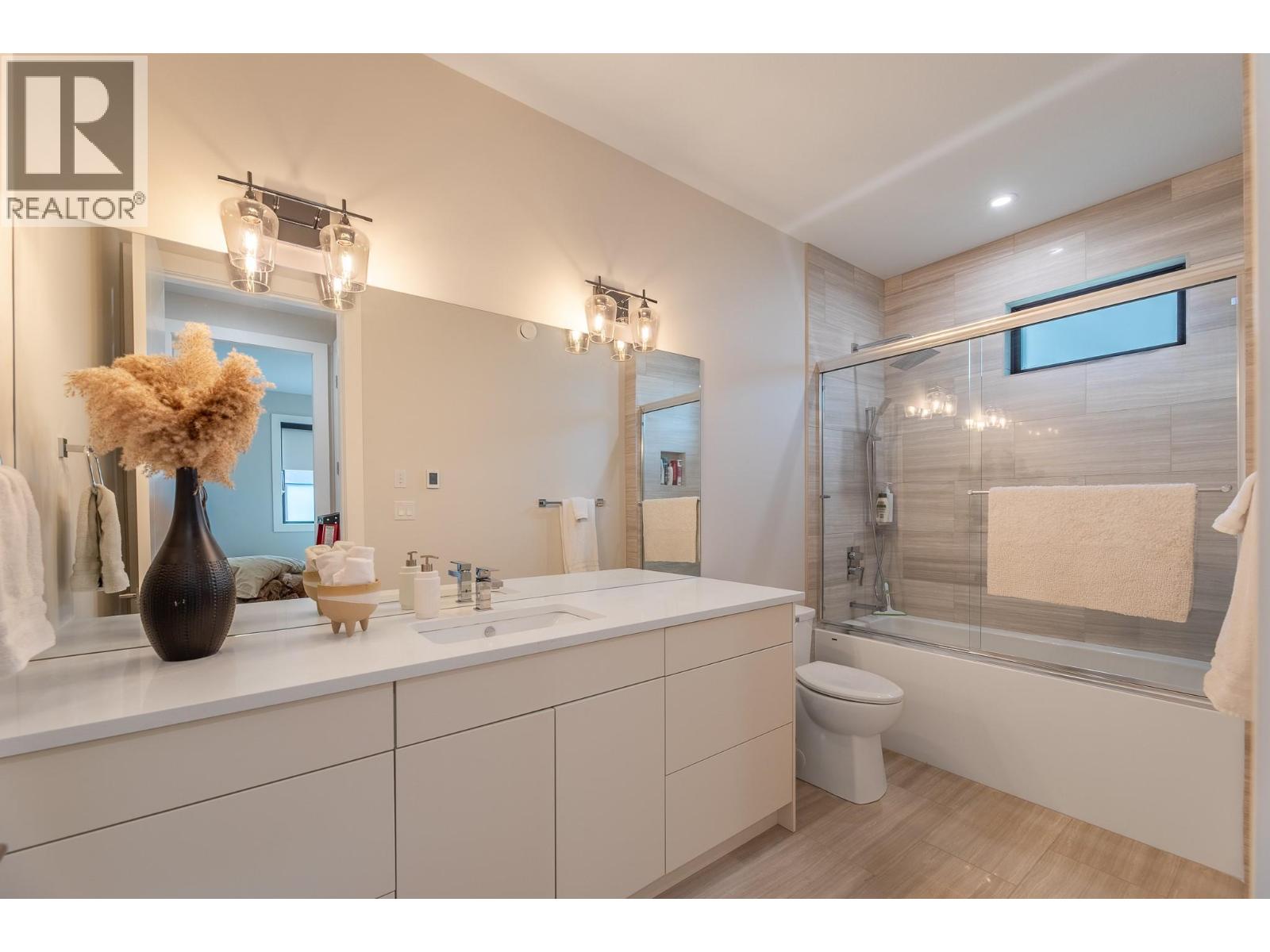 5212 WOODS Avenue - 38