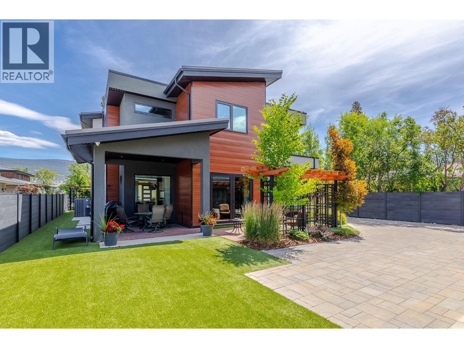 5212 WOODS Avenue - 51