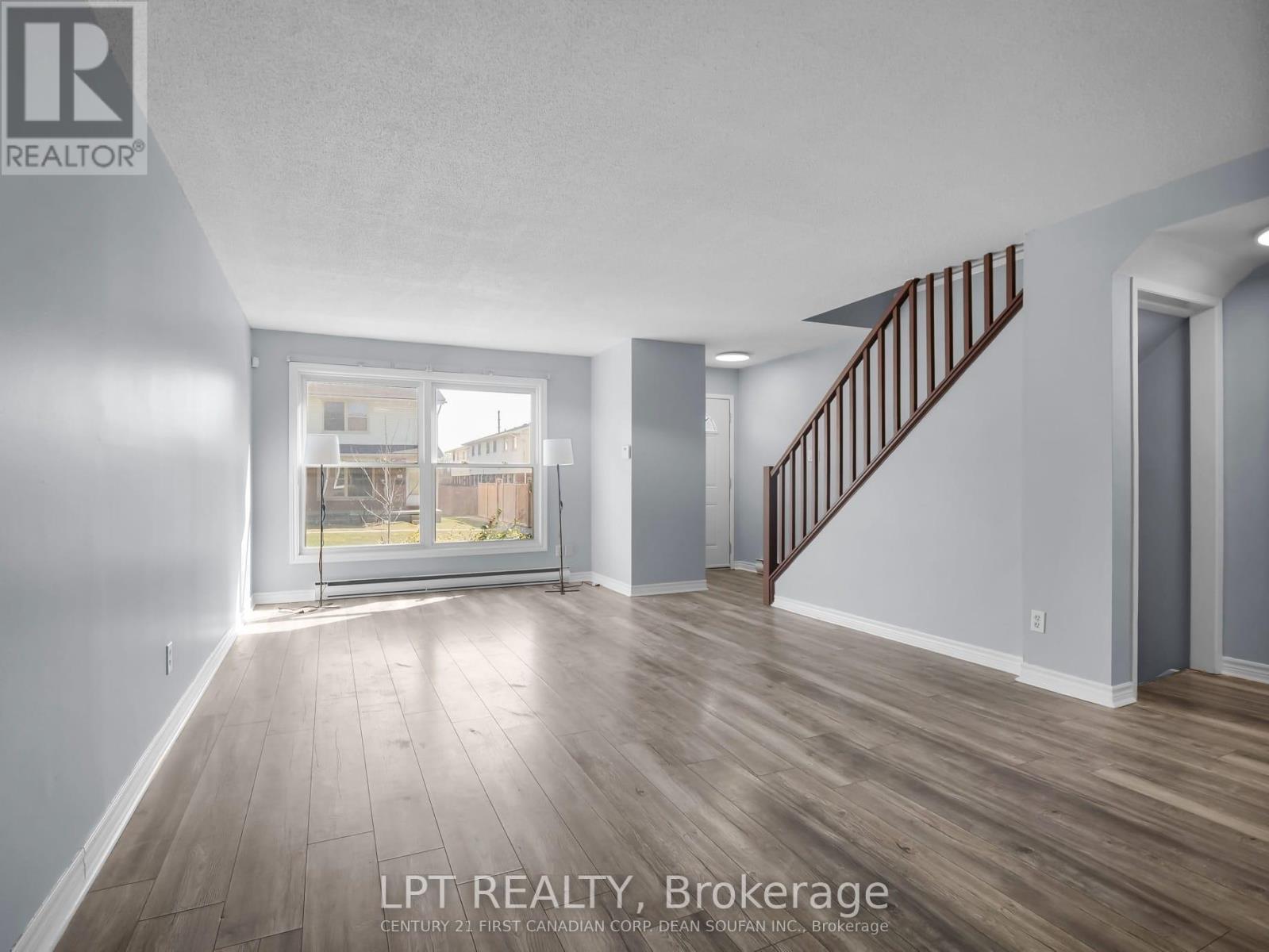 #100 51 SHOLTO DRIVE - 5