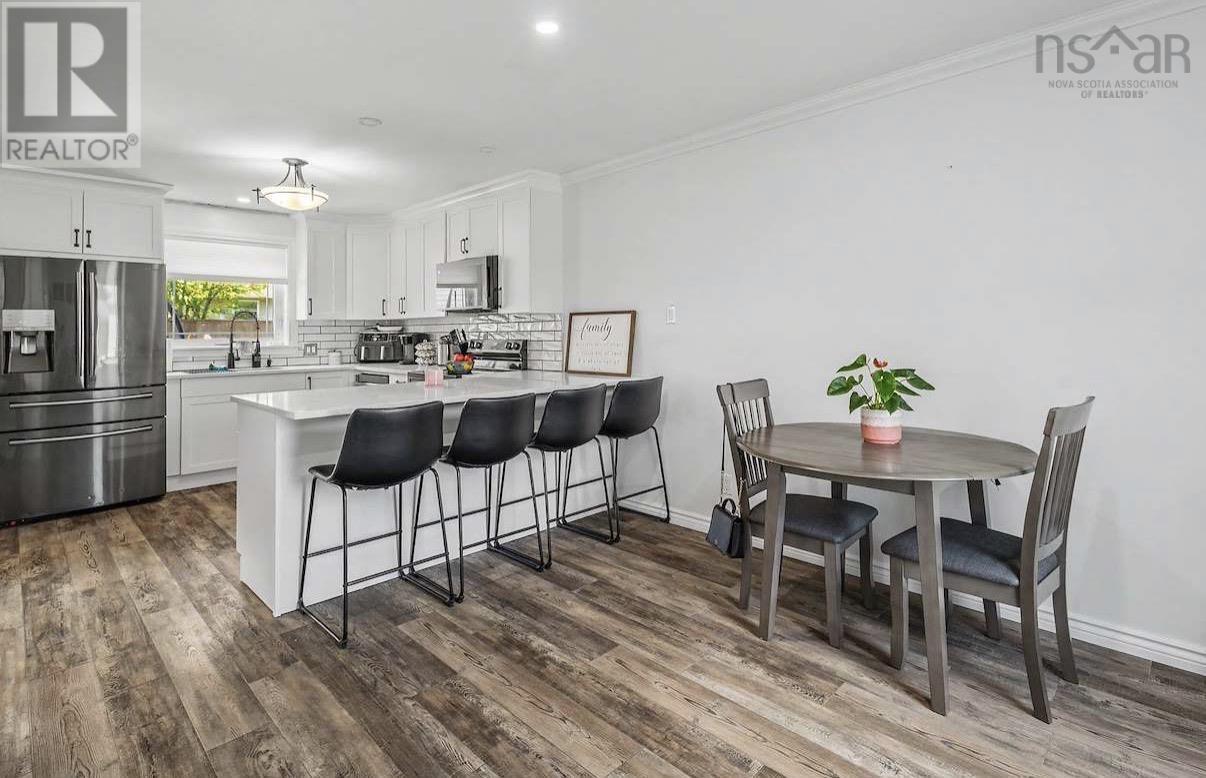 10 Melissa Crescent - 10