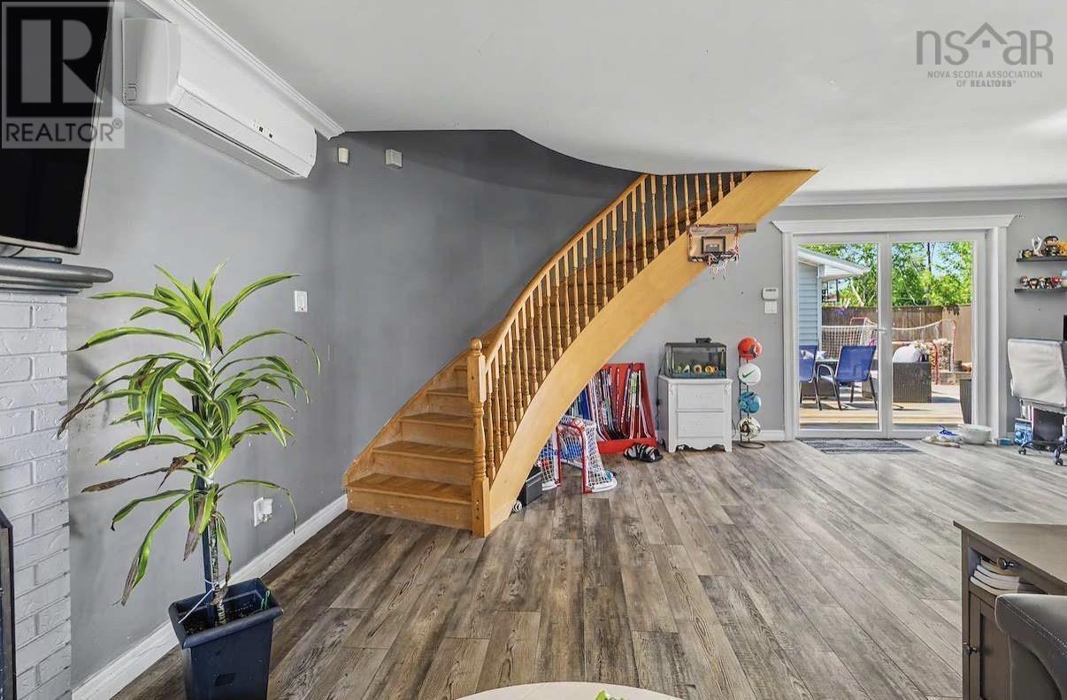 10 Melissa Crescent - 16