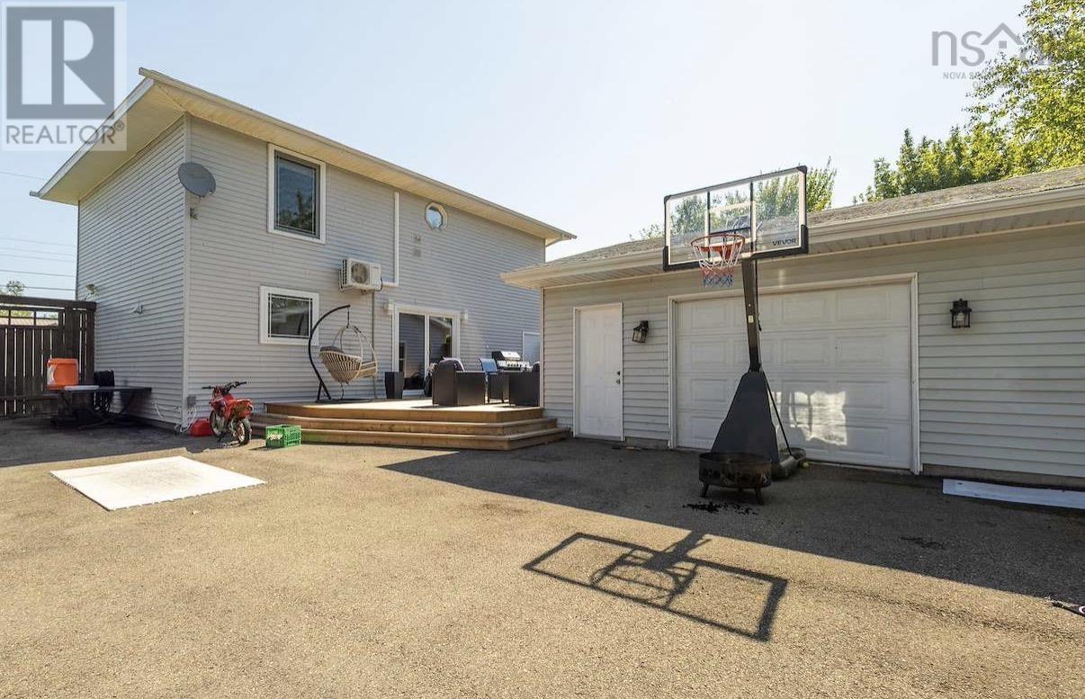 10 Melissa Crescent - 25