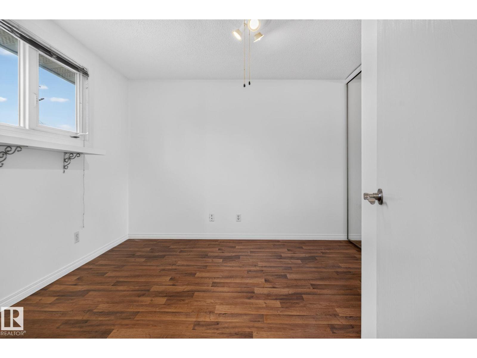9503 180A ST NW - 32
