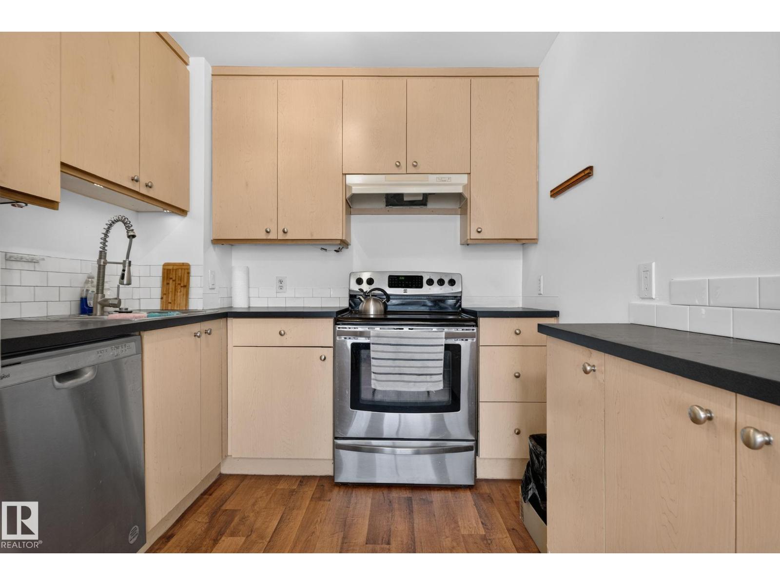 9503 180A ST NW - 23