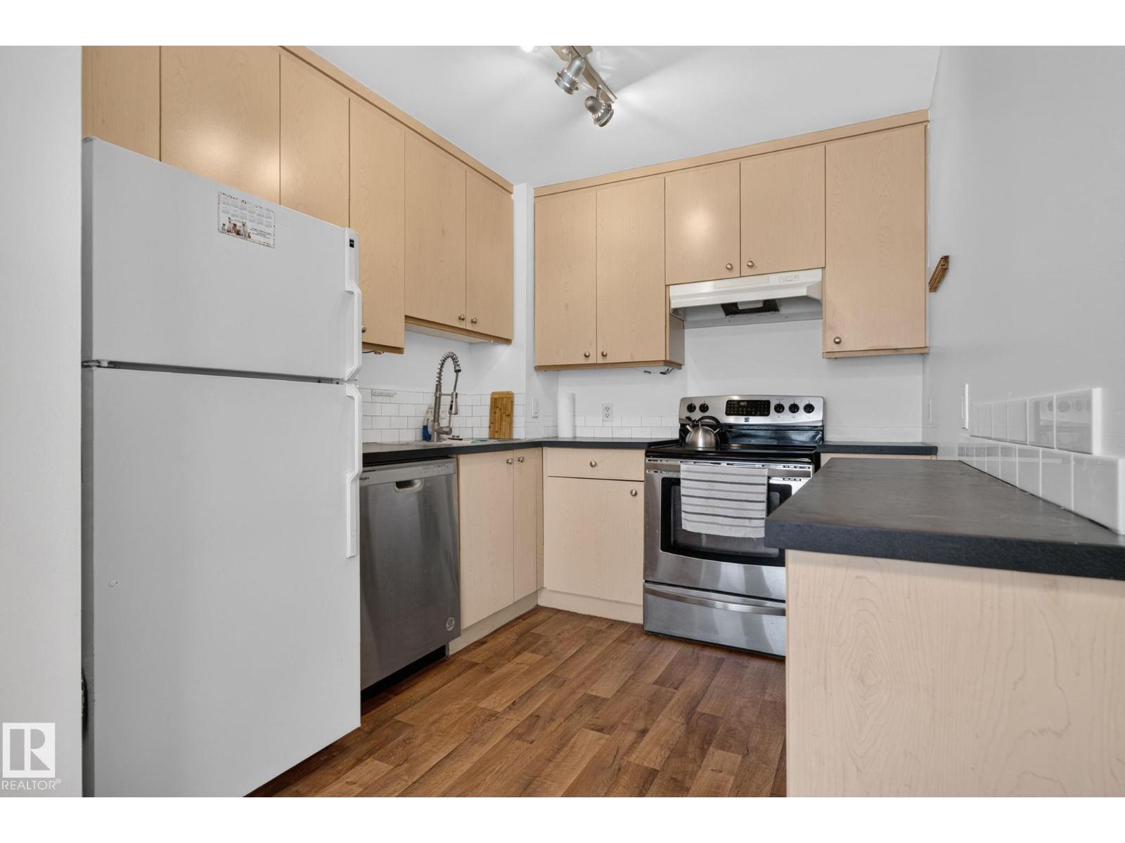 9503 180A ST NW - 24