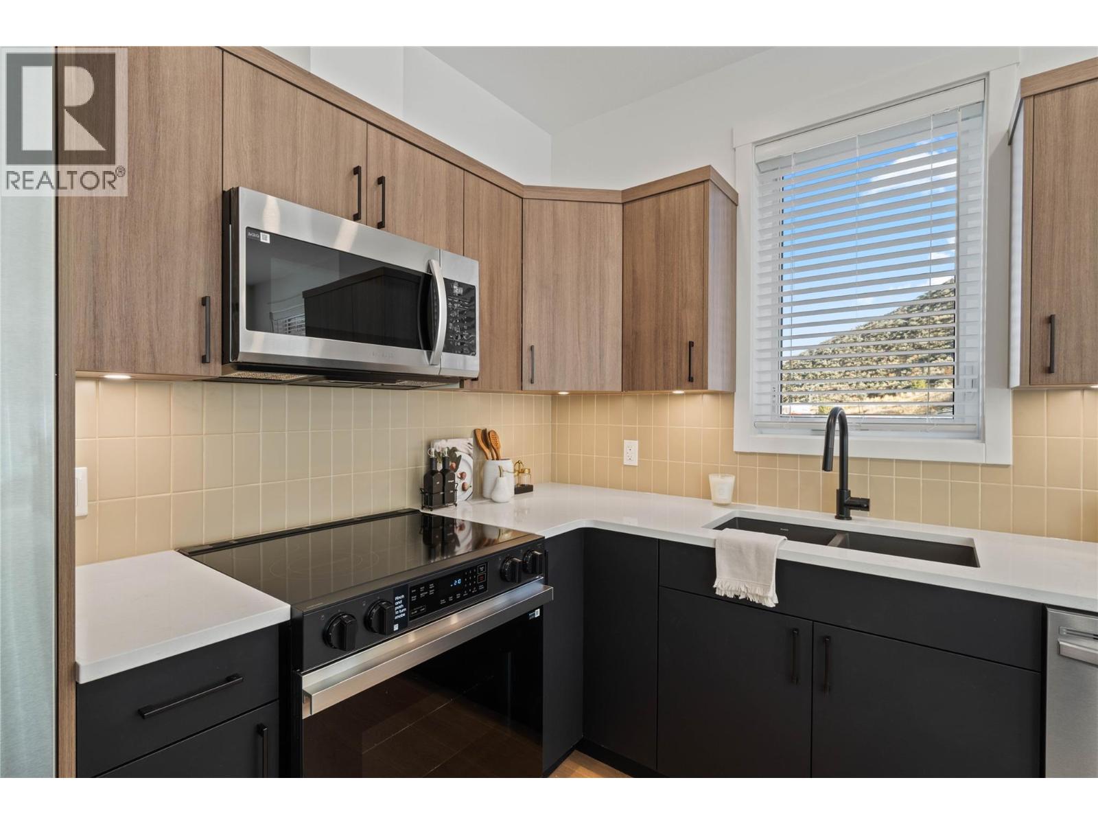 #108 3580 Valleyview Drive - 6