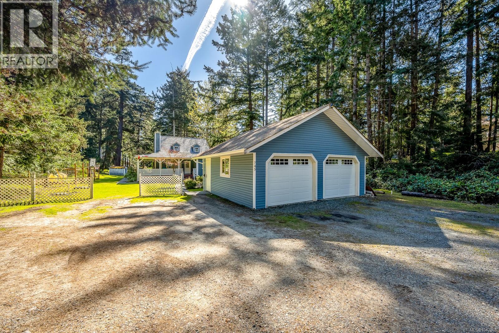 745 Lazo Rd, Comox