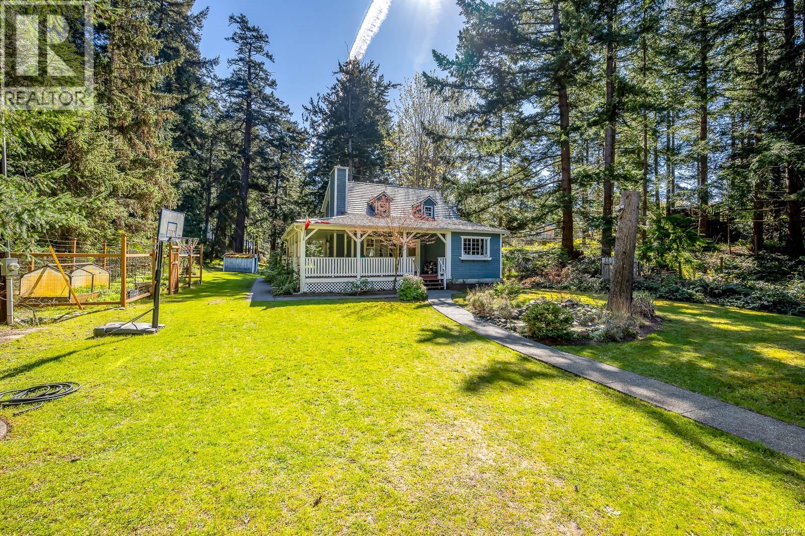 745 Lazo Rd, Comox