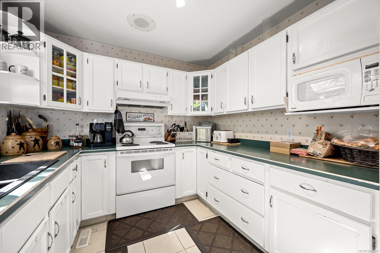 745 Lazo Rd, Comox