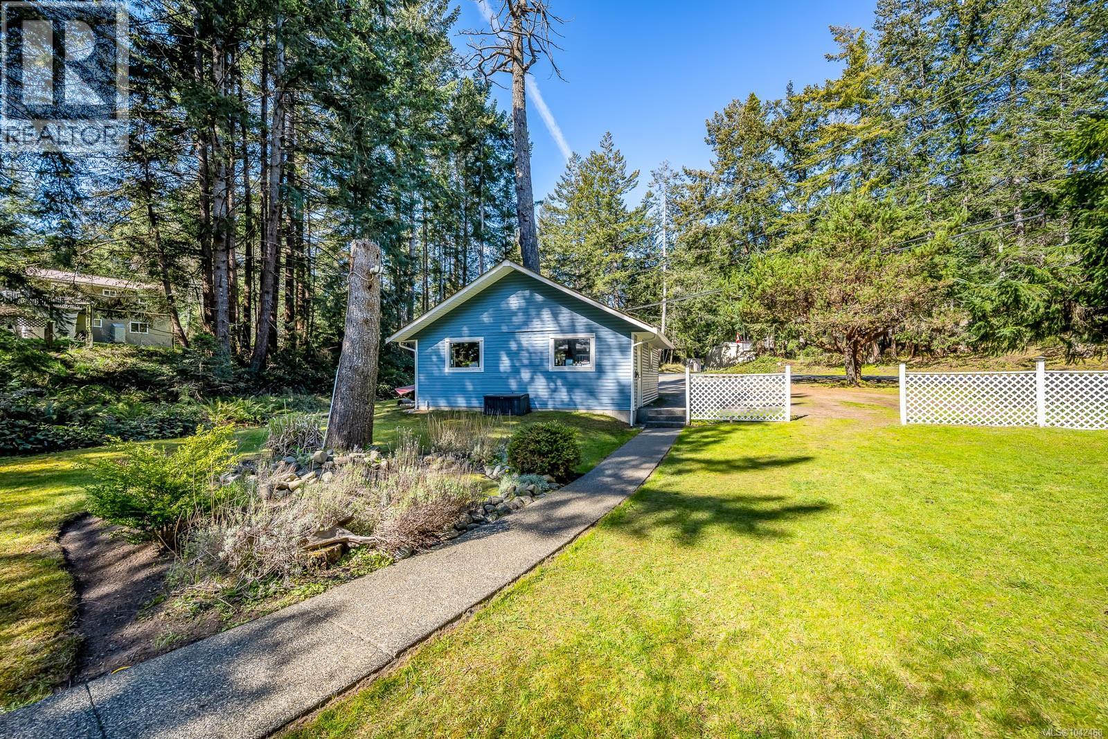 745 Lazo Rd, Comox