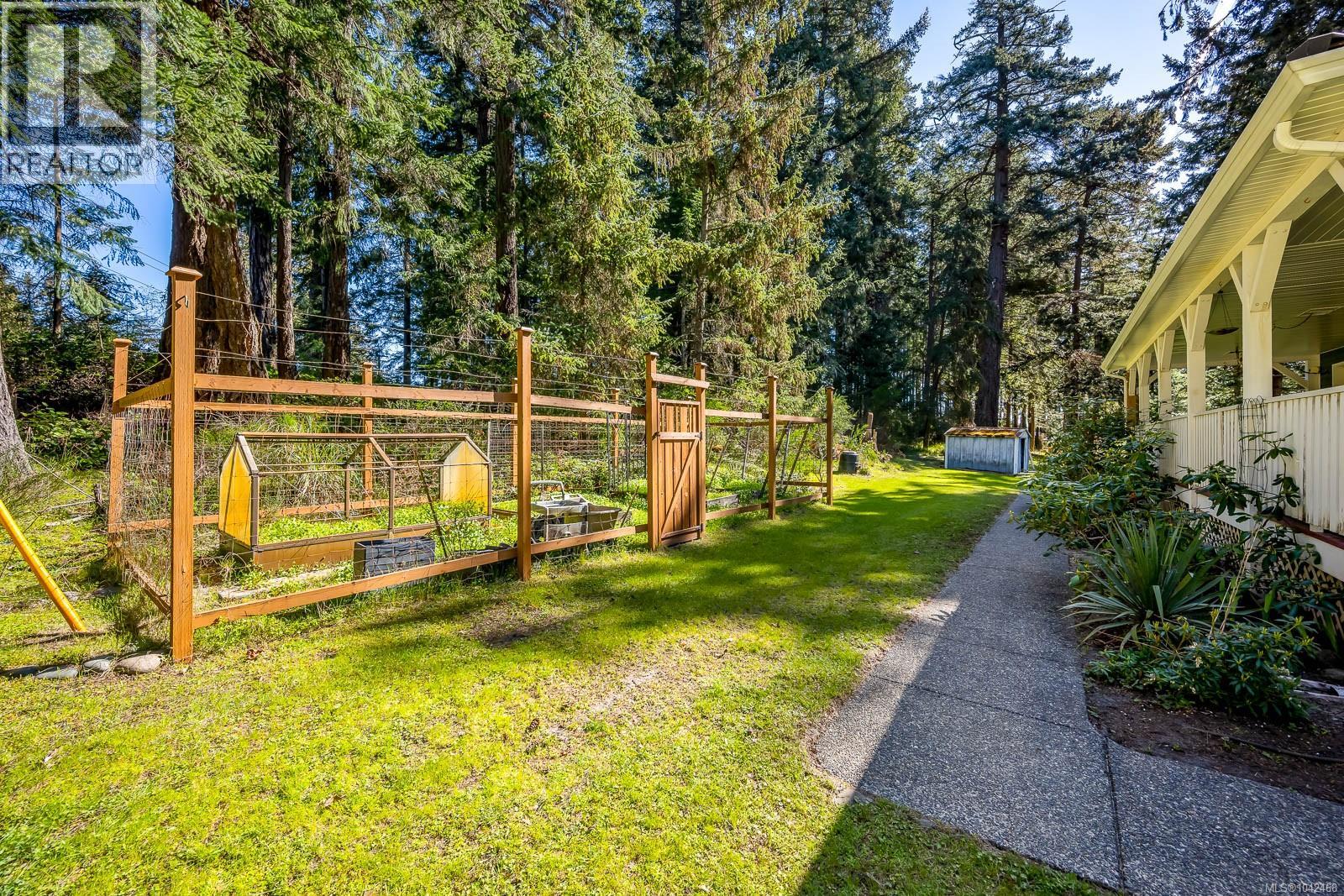 745 Lazo Rd, Comox