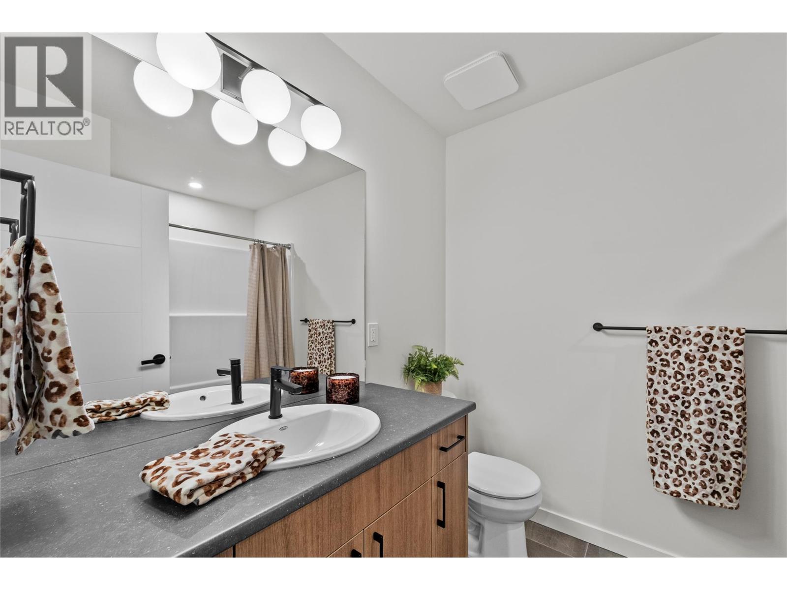 #170 3580 Valleyview Drive - 24