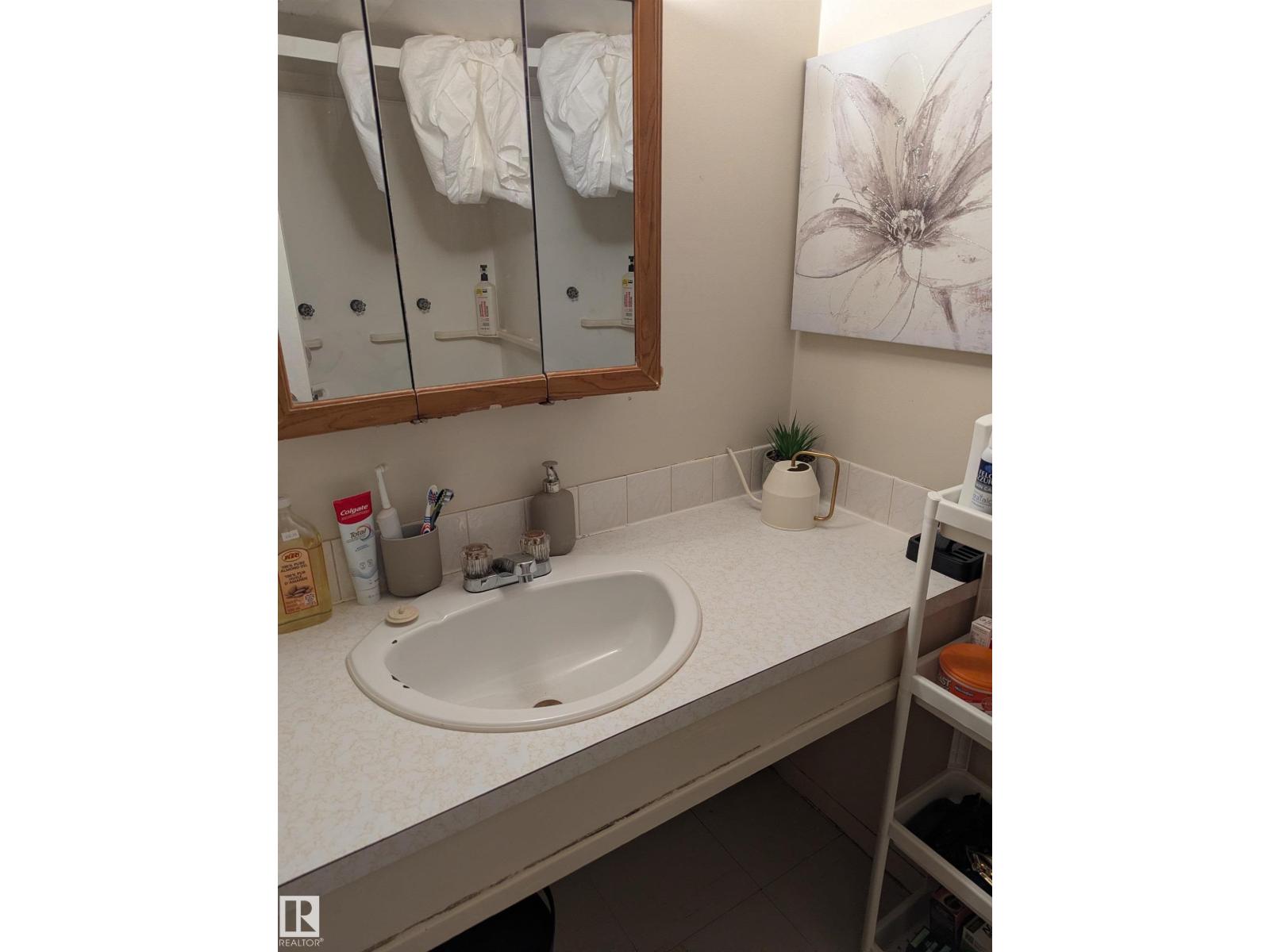 8916 83 AV NW - 11