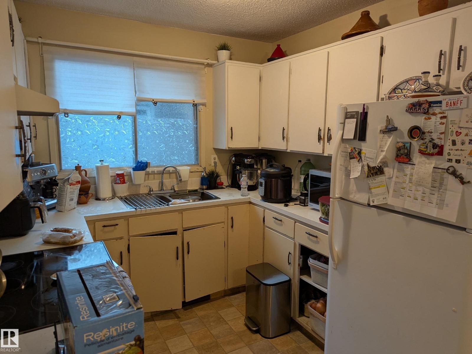 8916 83 AV NW - 3
