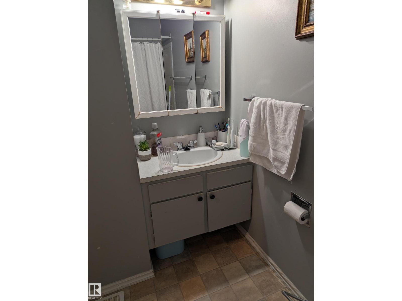 8916 83 AV NW - 6