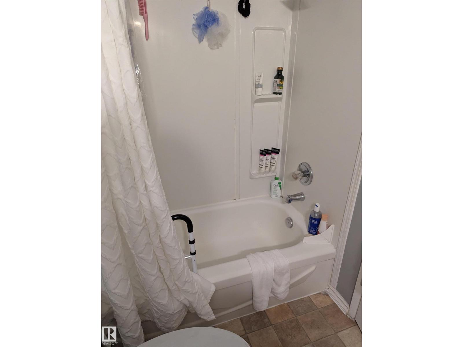 8916 83 AV NW - 7