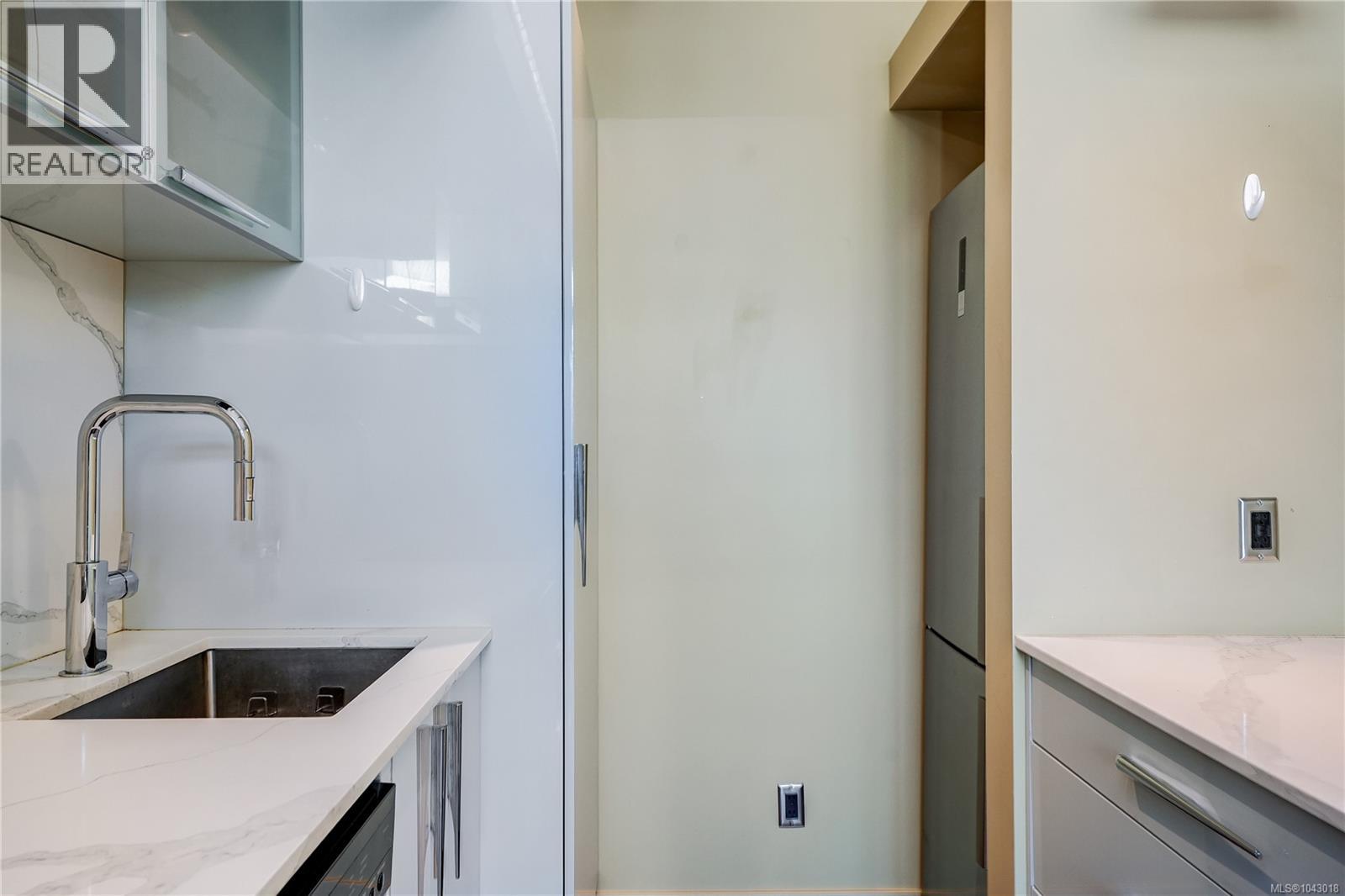 721 1029 VIEW Street, Victoria