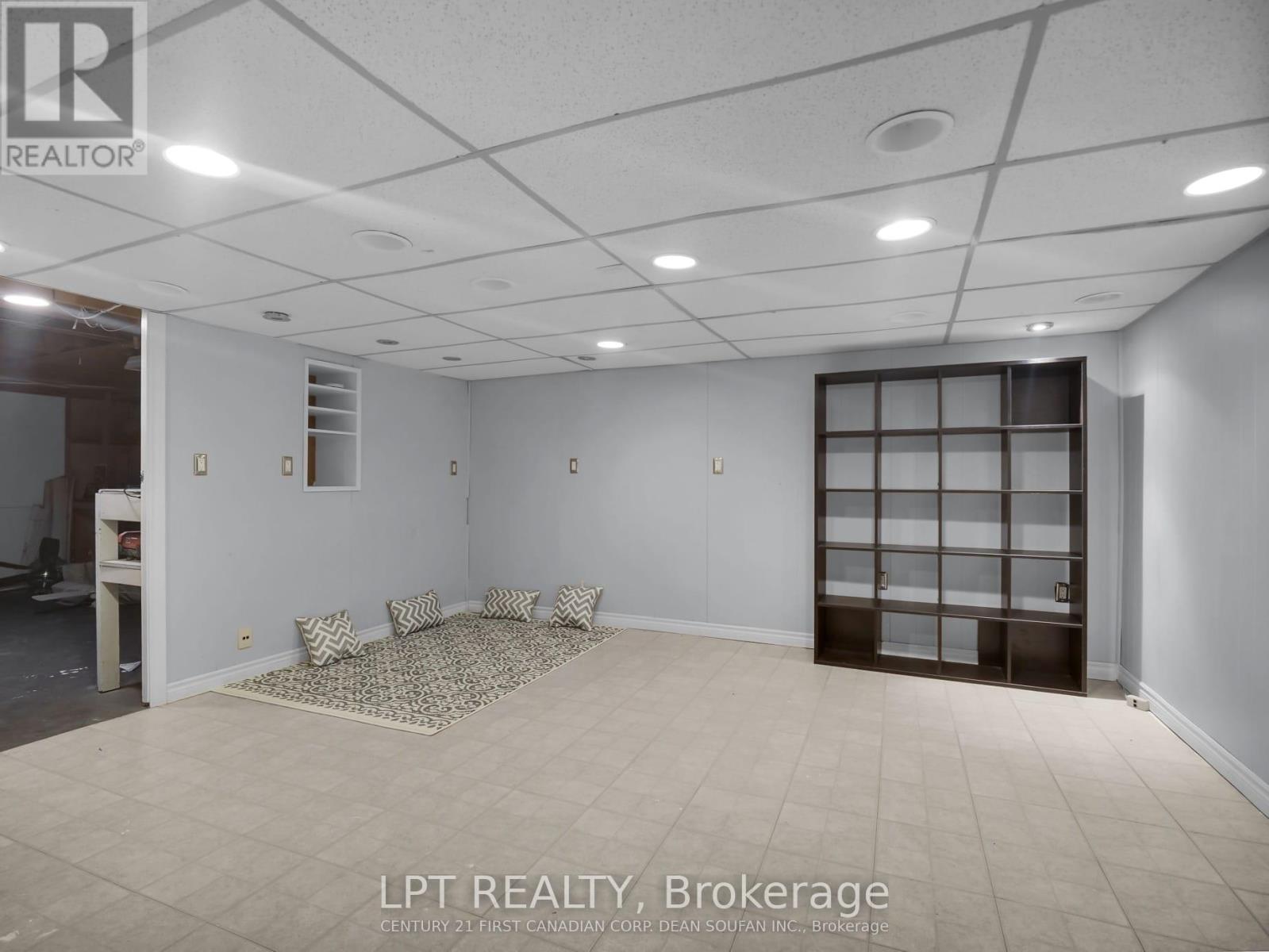#100 51 SHOLTO DRIVE - 21
