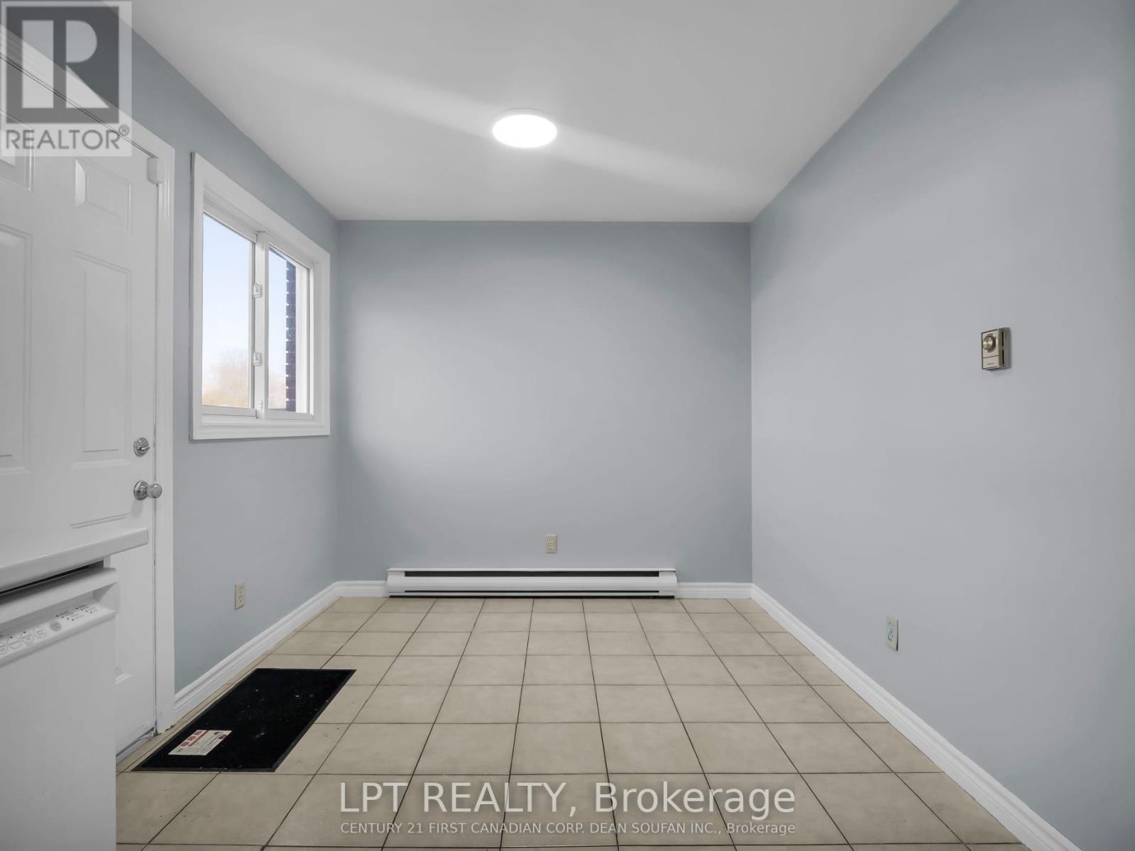 #100 51 SHOLTO DRIVE - 11