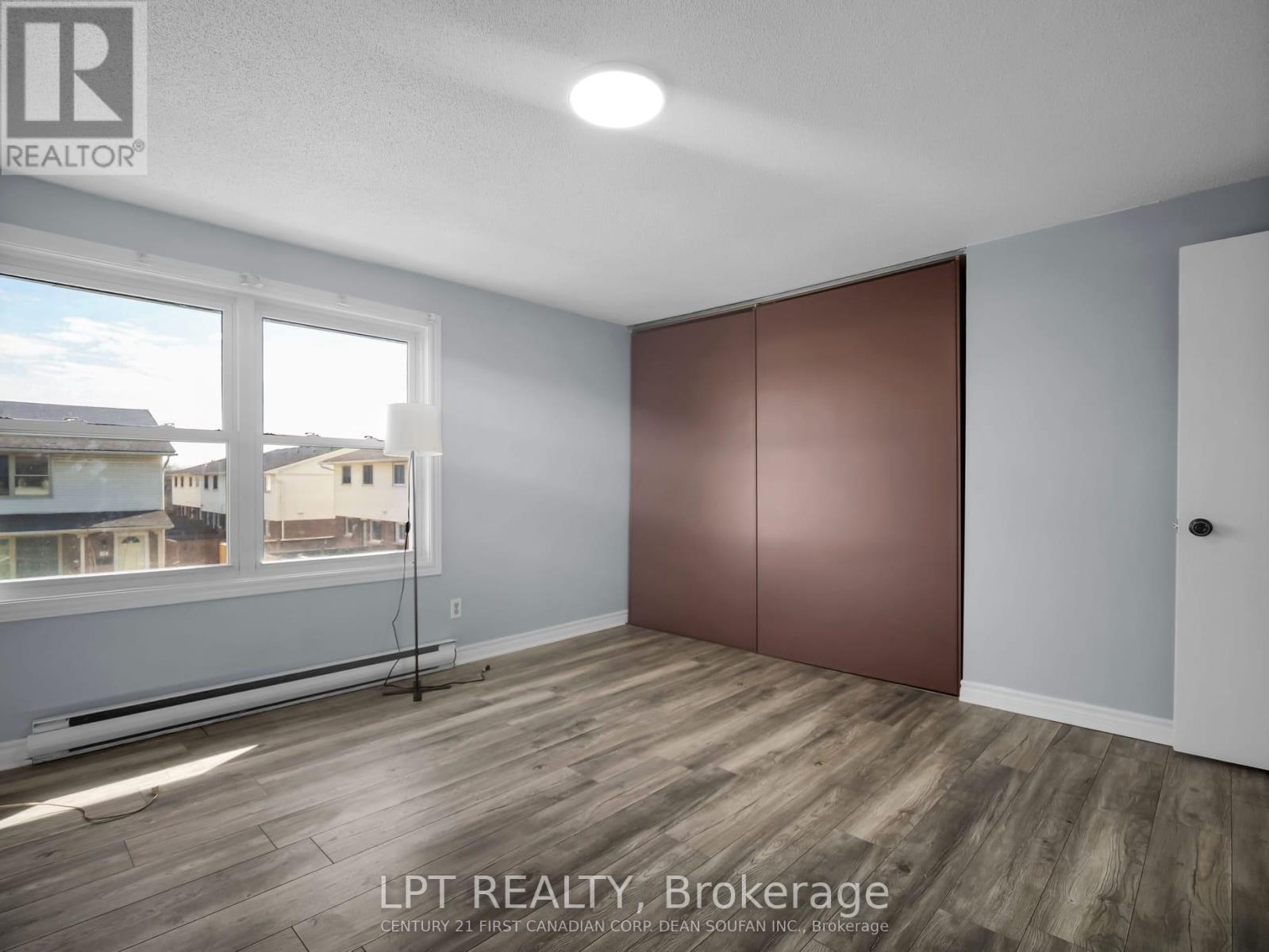 #100 51 SHOLTO DRIVE - 15