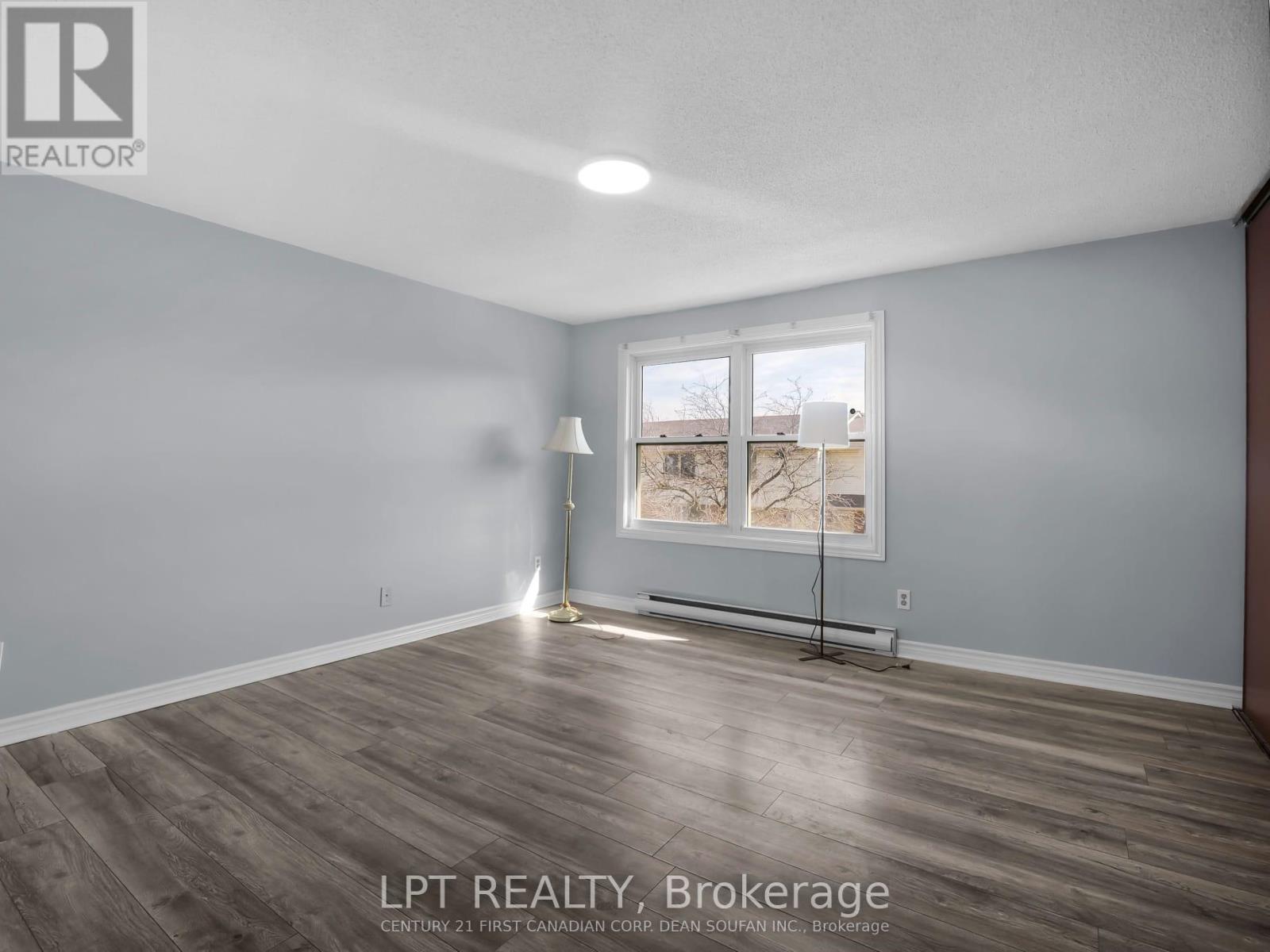 #100 51 SHOLTO DRIVE - 13