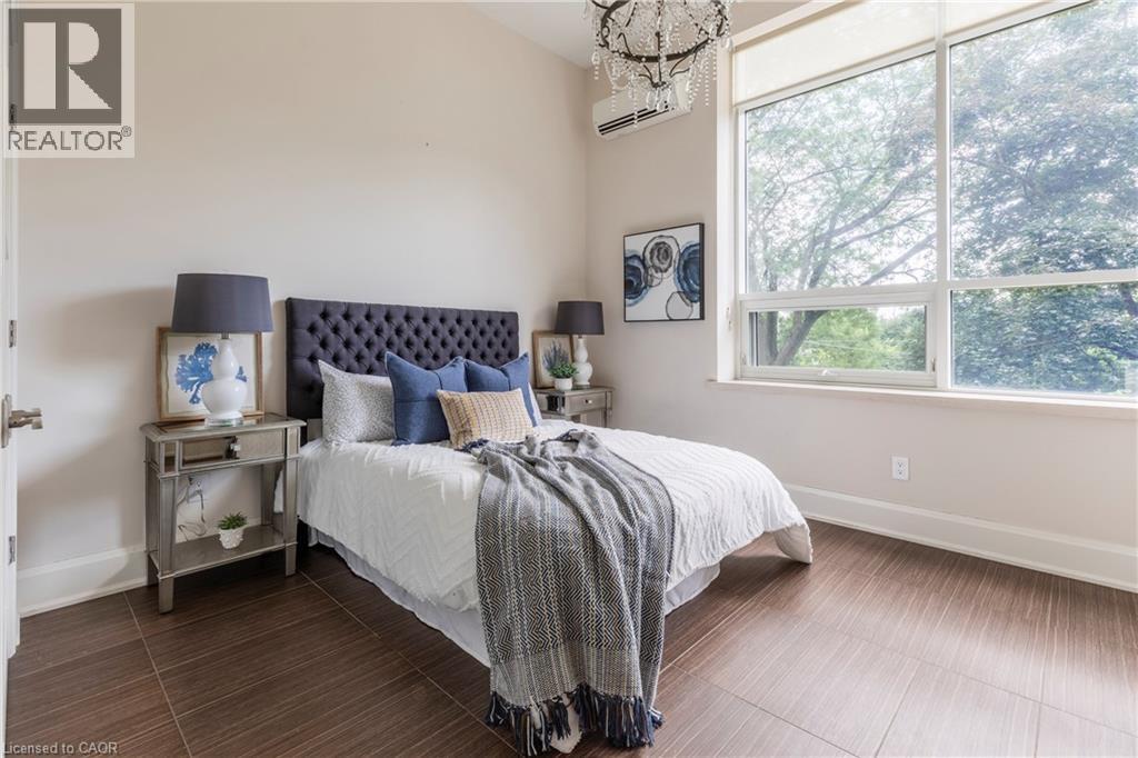 #207 397 KING Street W - 20