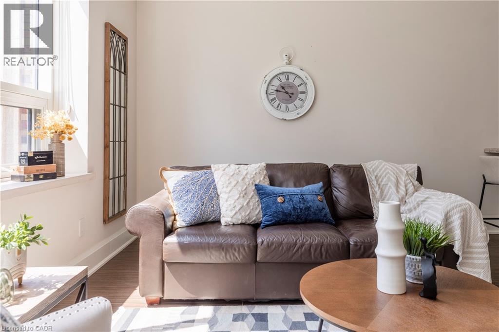 #207 397 KING Street W - 14