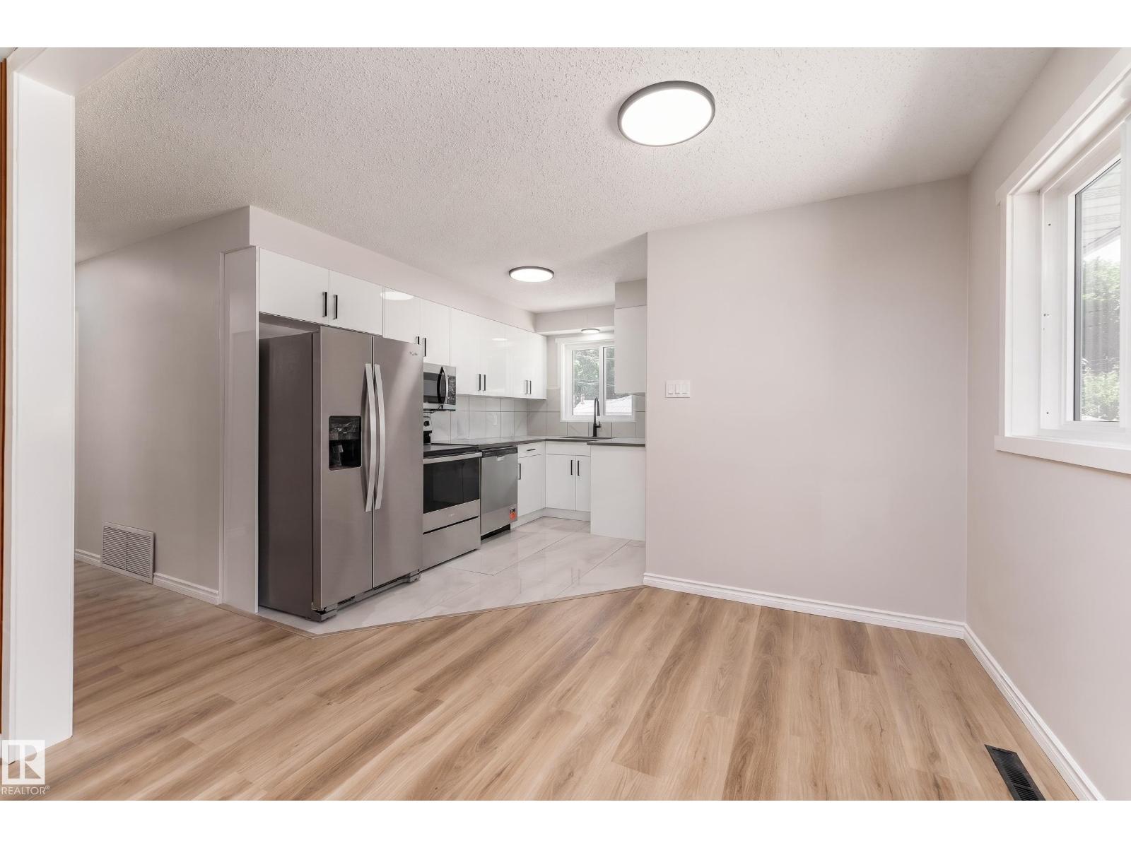12224 55 ST NW - 10