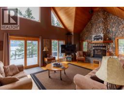 Living room - 17222 Pilot Bay Road, Kootenay Bay, BC V0B1E0 Photo 11