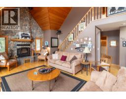 Kitchen - 17222 Pilot Bay Road, Kootenay Bay, BC V0B1E0 Photo 12