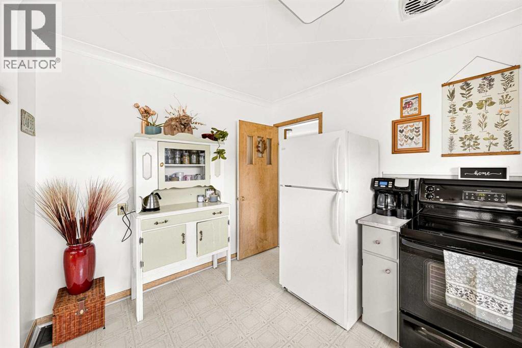 7826 22 Avenue - 9